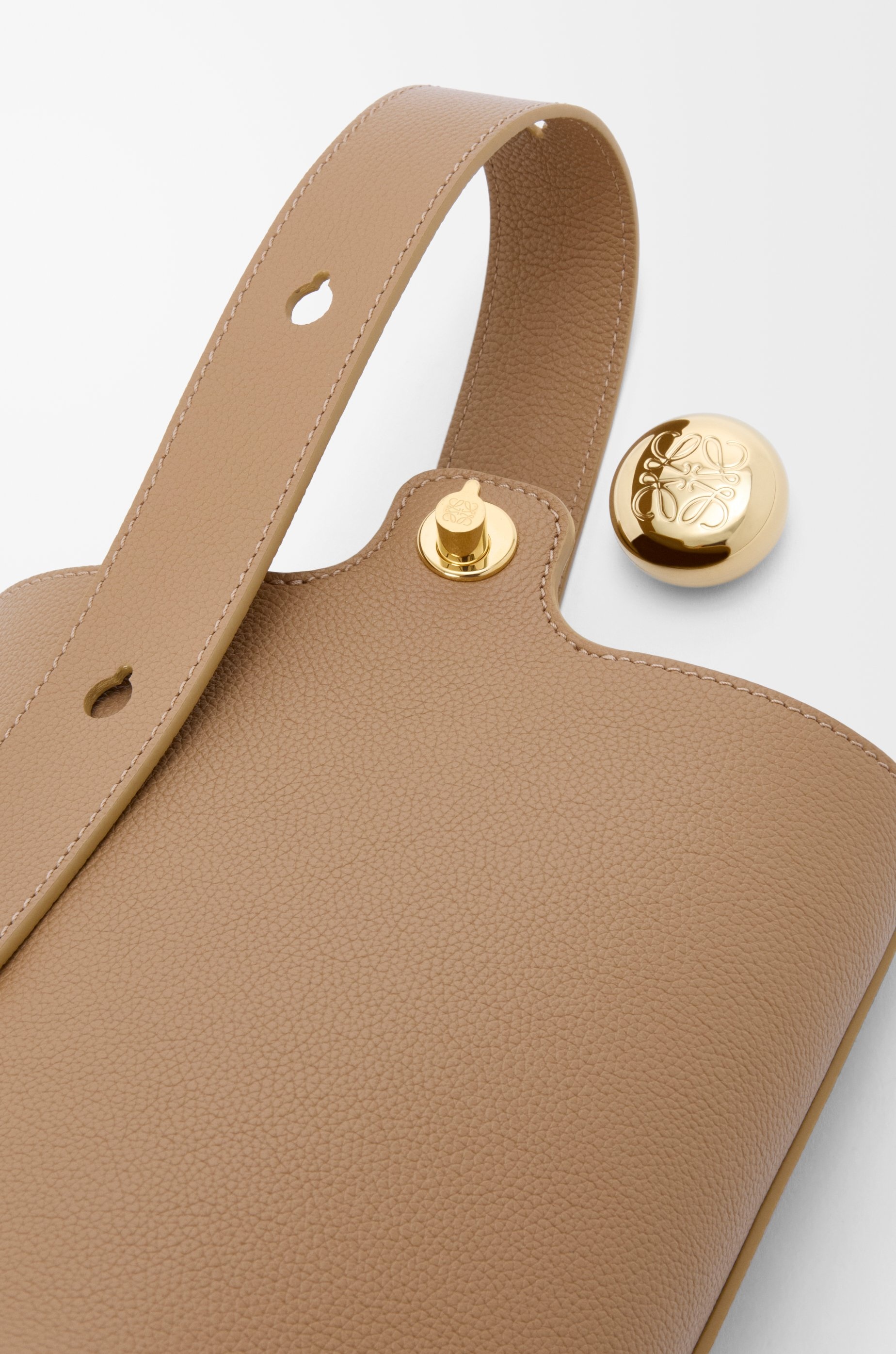 Mini Pebble bucket in soft grained calfskin - 8