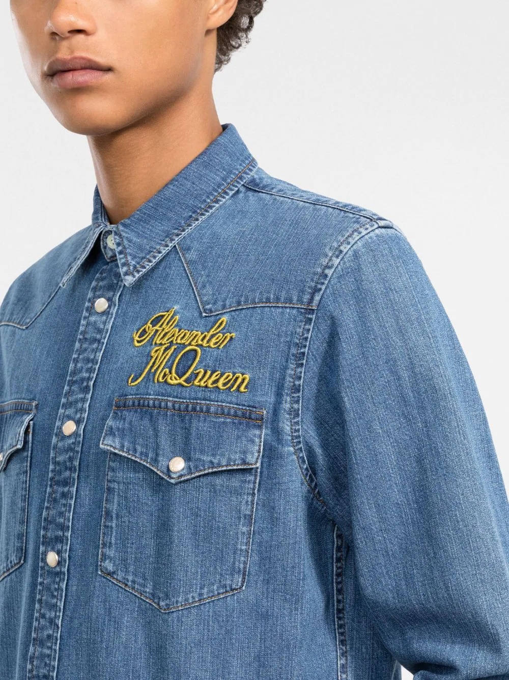 logo-embroidered denim shirt - 5