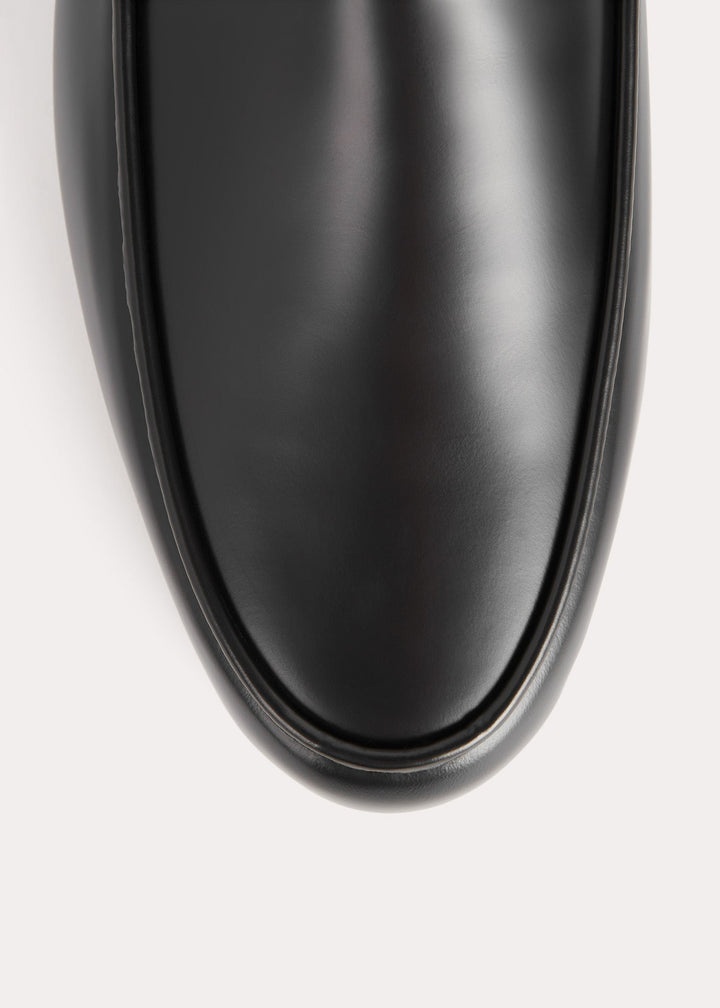 【関税込み】TOTEME ブラック The Oval ローファー The Oval leather loafers in black - Toteme | Mytheresa