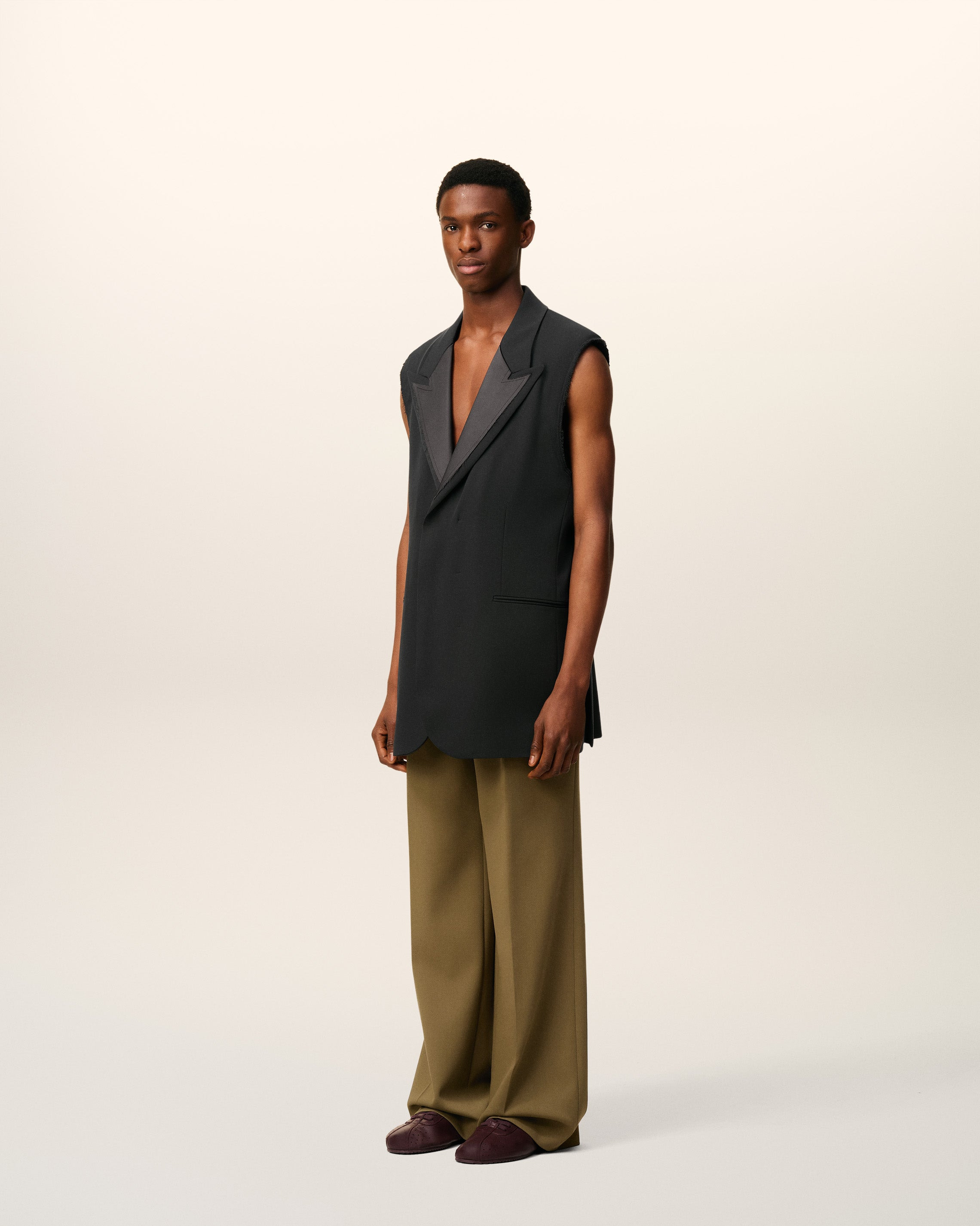 BLACK WOOL SLEEVELESS SMOKING JACKET - 6