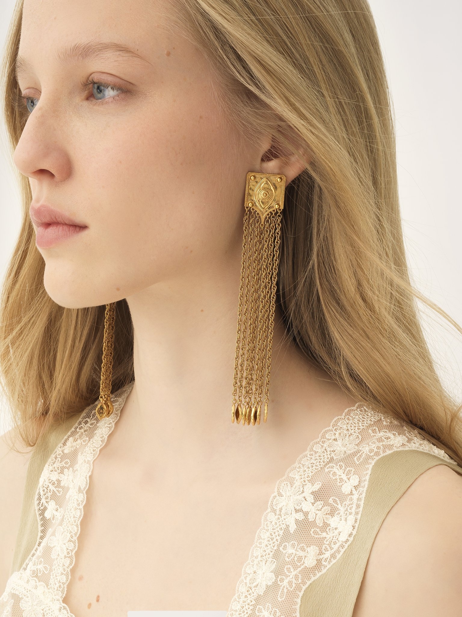 THE CHLOÉ AMULET EARRINGS - 4
