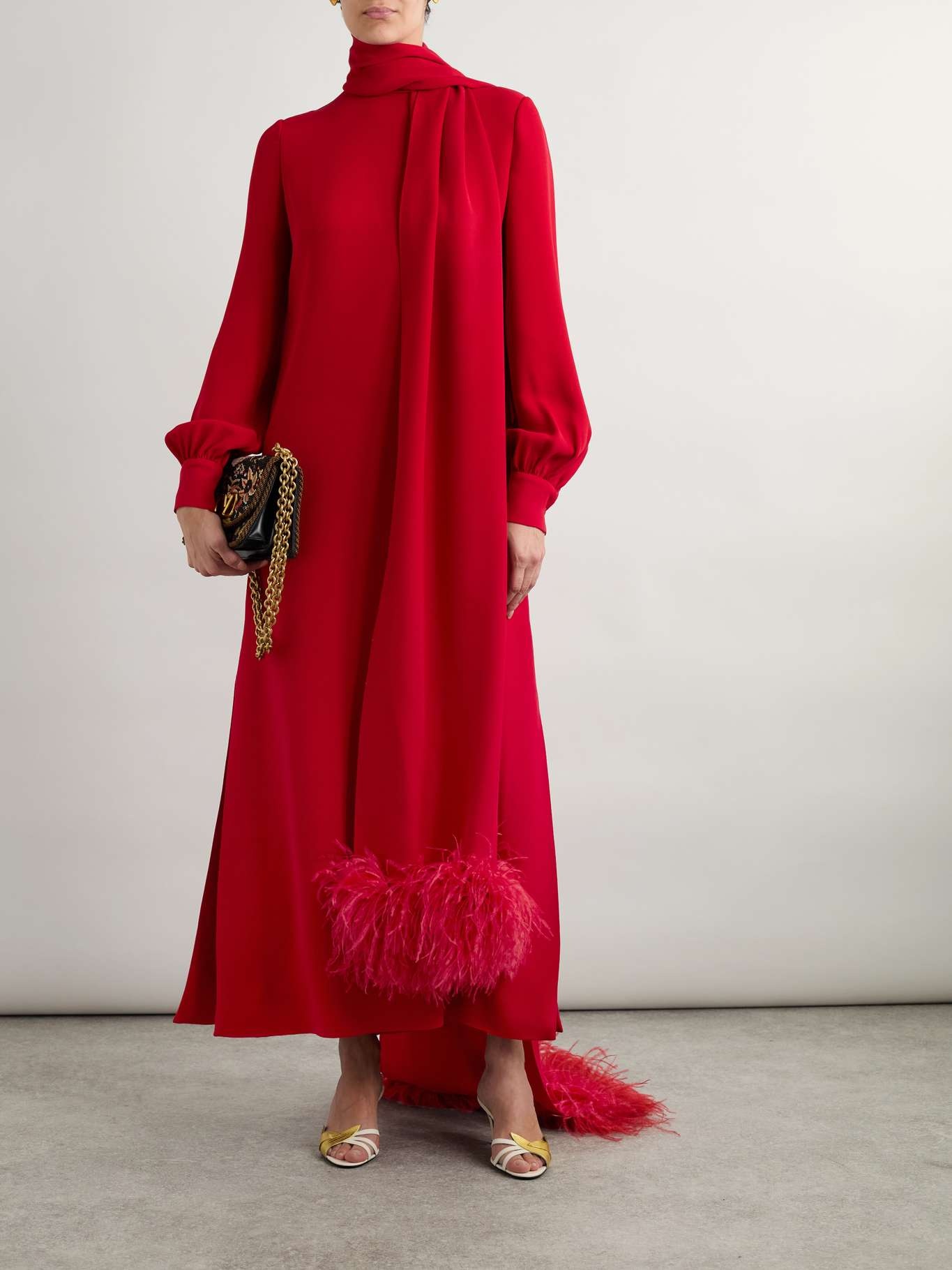 Tie-neck feather-trimmed silk-crepe gown Red - 2