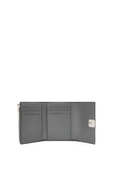 Loewe Anagram small vertical wallet in pebble grain calfskin outlook