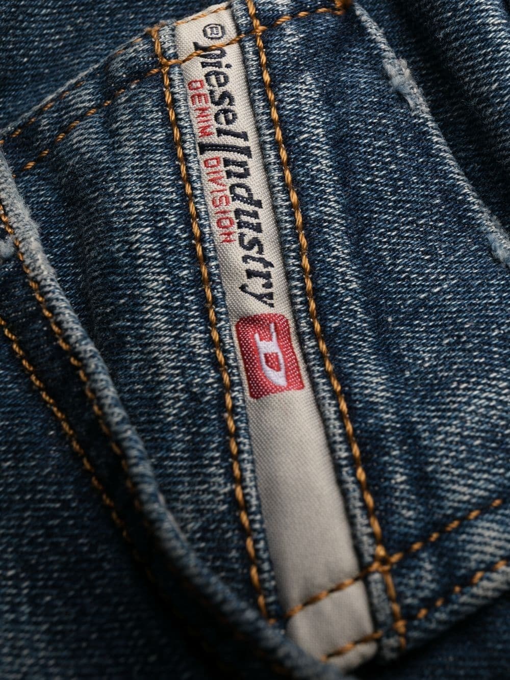 distressed-effect straight-leg jeans - 11