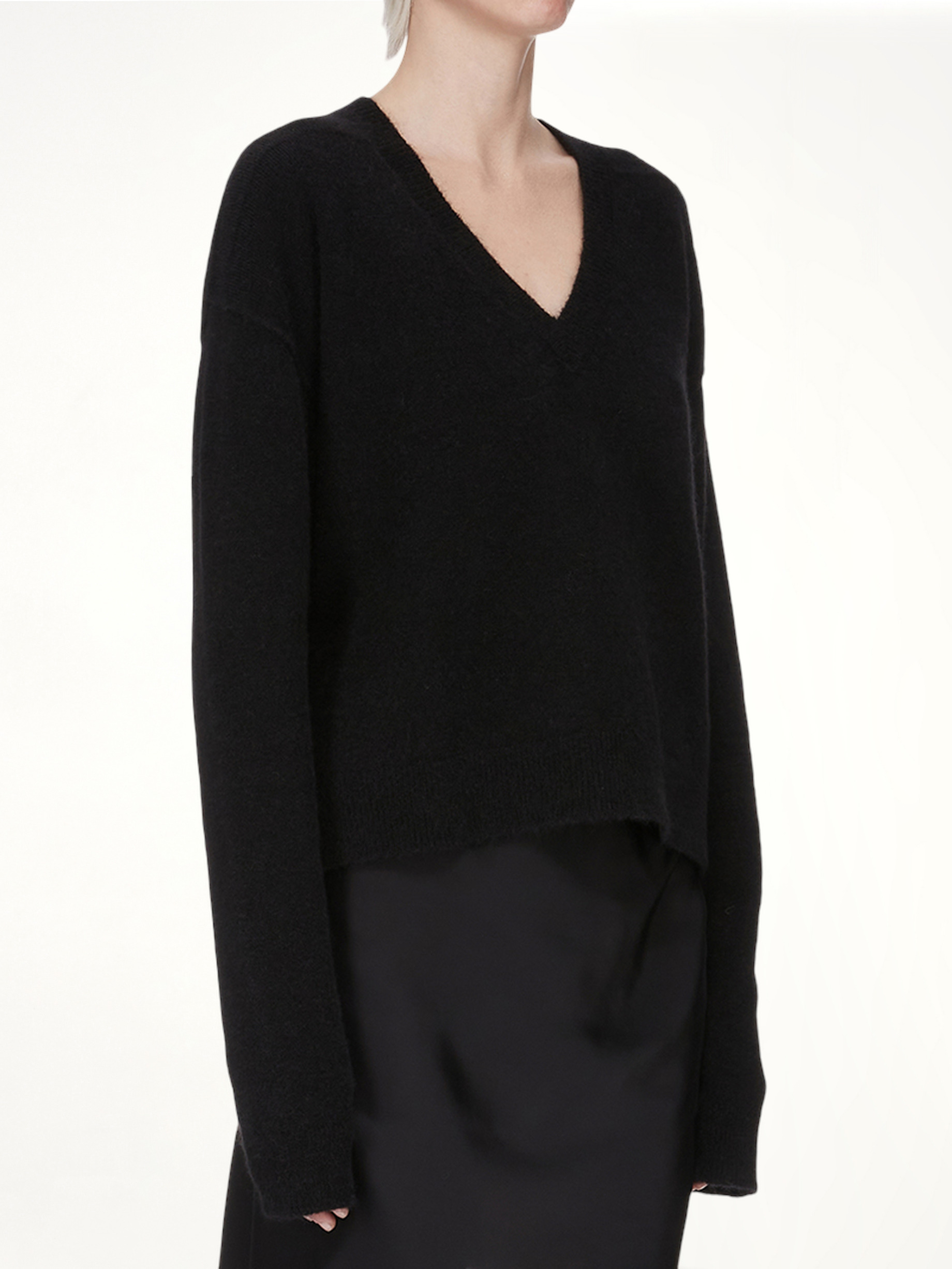 Tommy V Neck in Black - 5