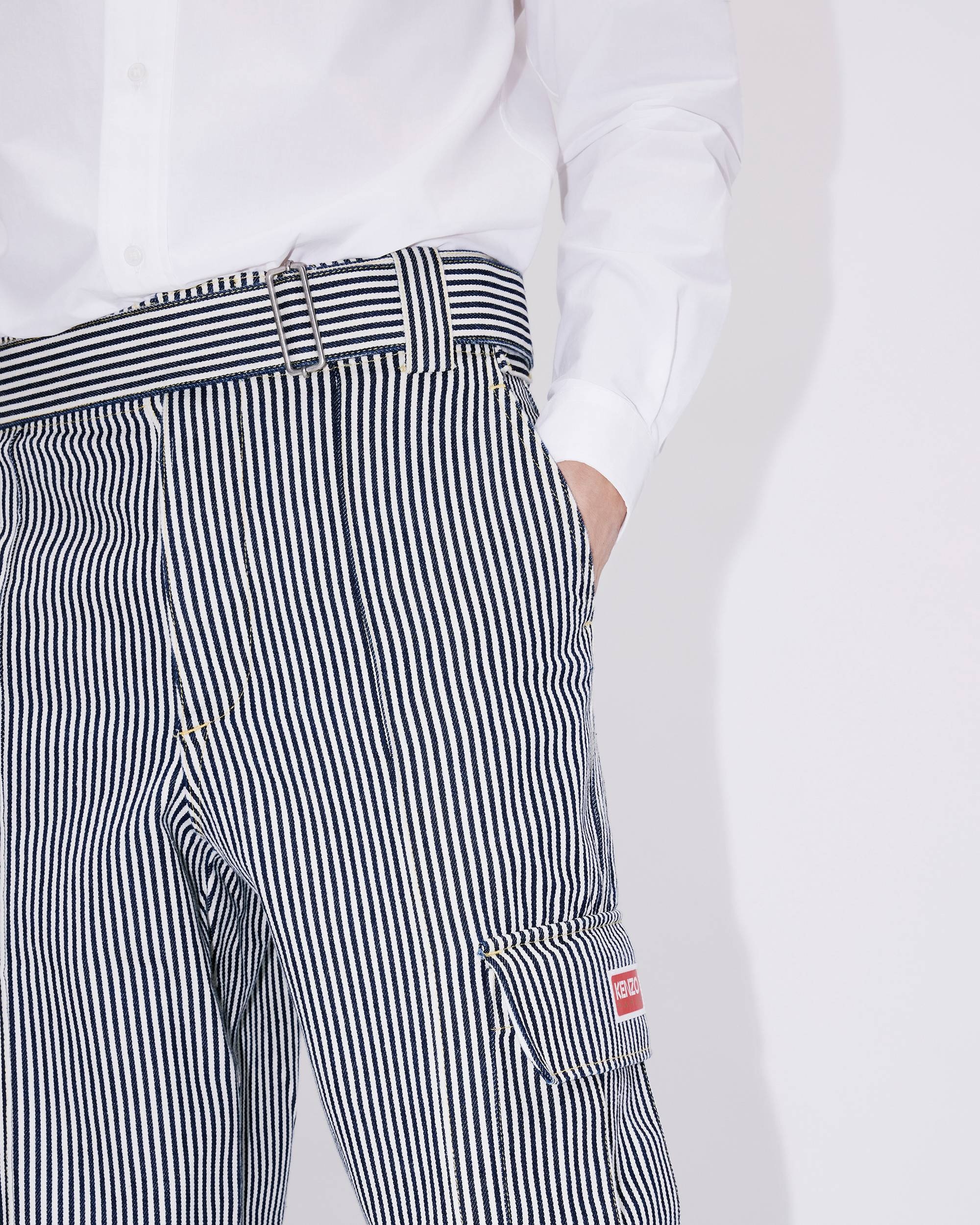 Striped straight-cut genderless cargo jeans - 9