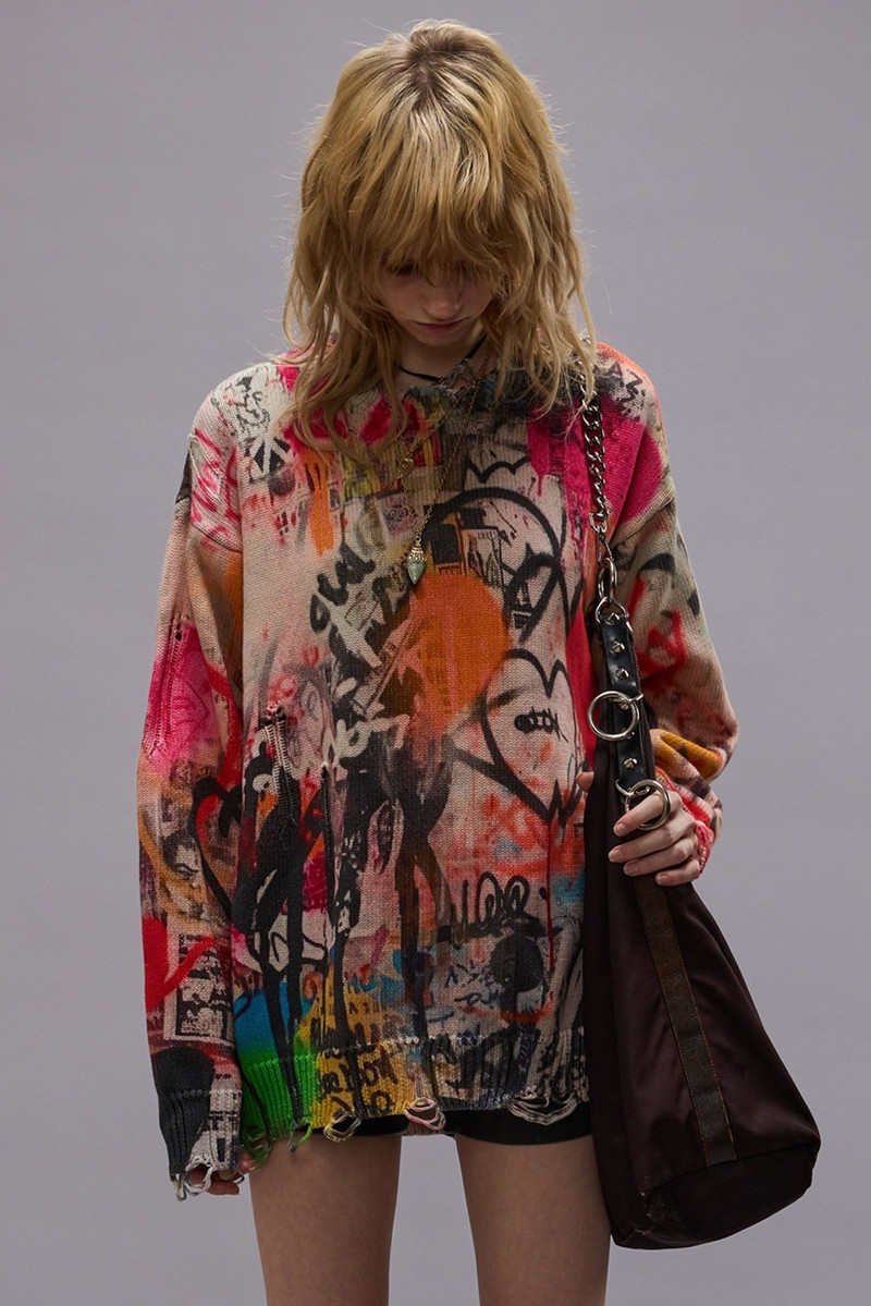 R13 PRINTED BOYFRIEND SWEATER - HEART GRAFFITI PRINT - R13 outlook