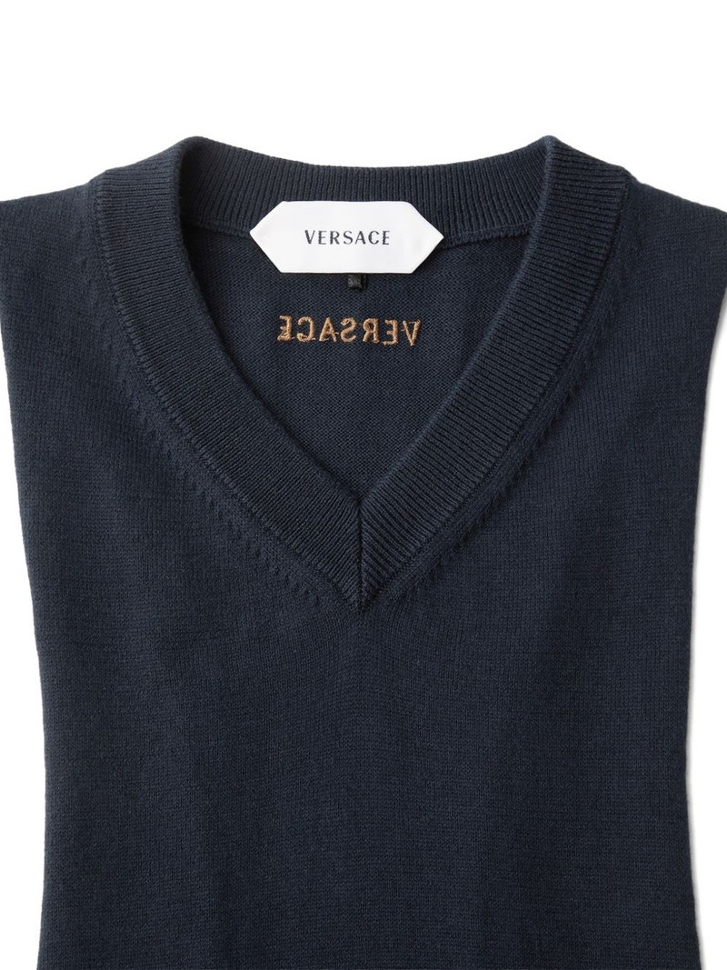 V-neck tank top 3