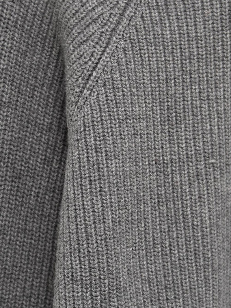 Thomas sweater 3