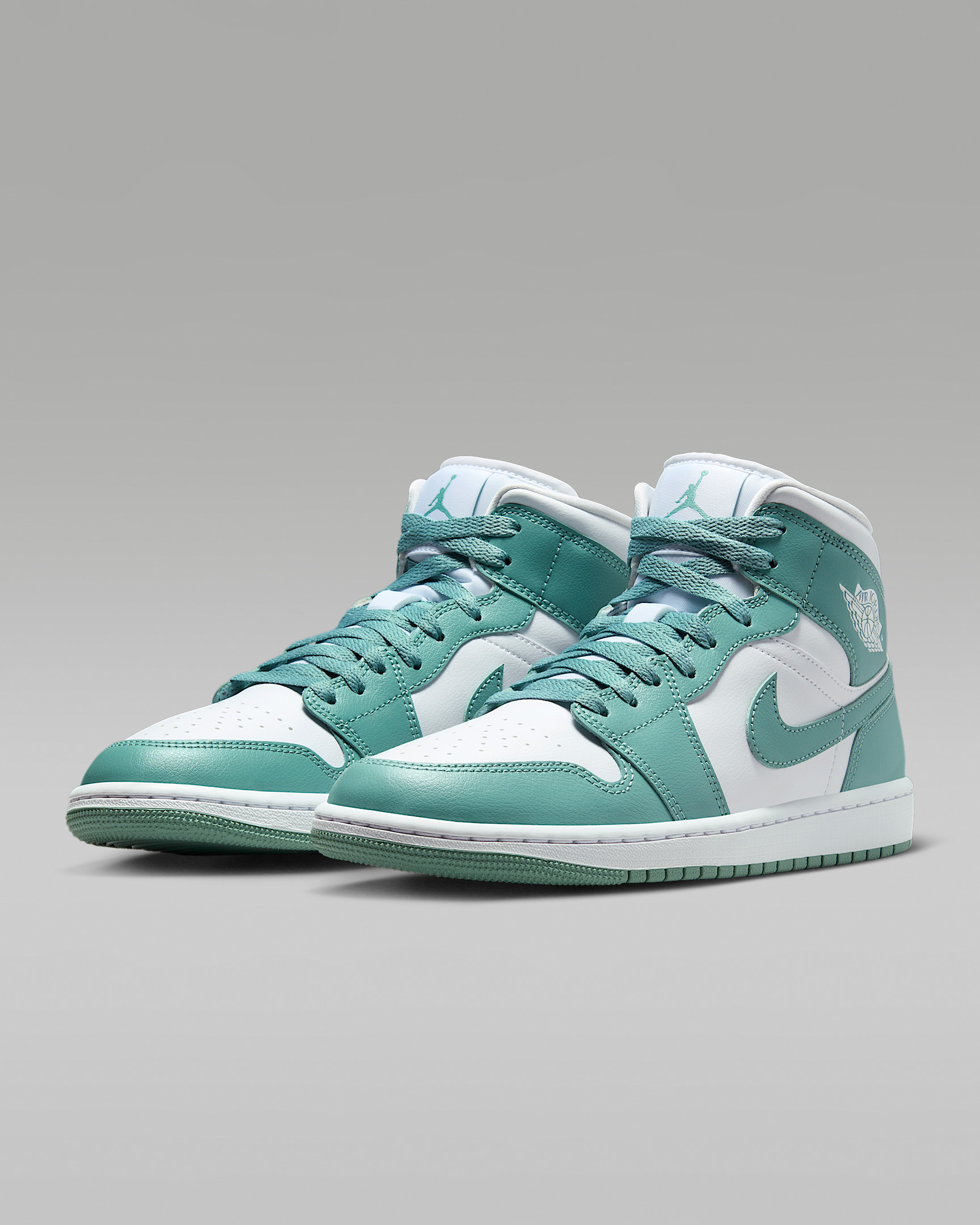 Air Jordan 1 Mid Women's Shoes - 5