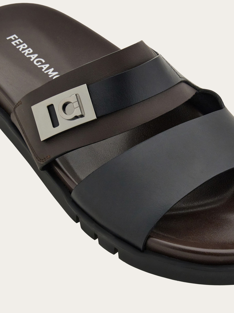 Chunky sandal with Hug buckle 6