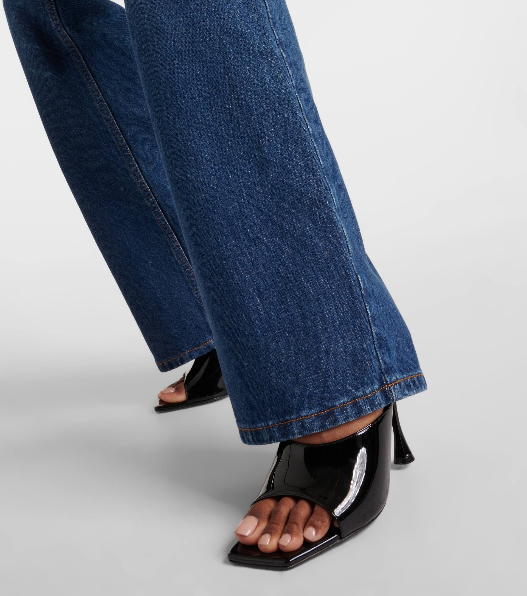 Low-rise flared jeans - 5