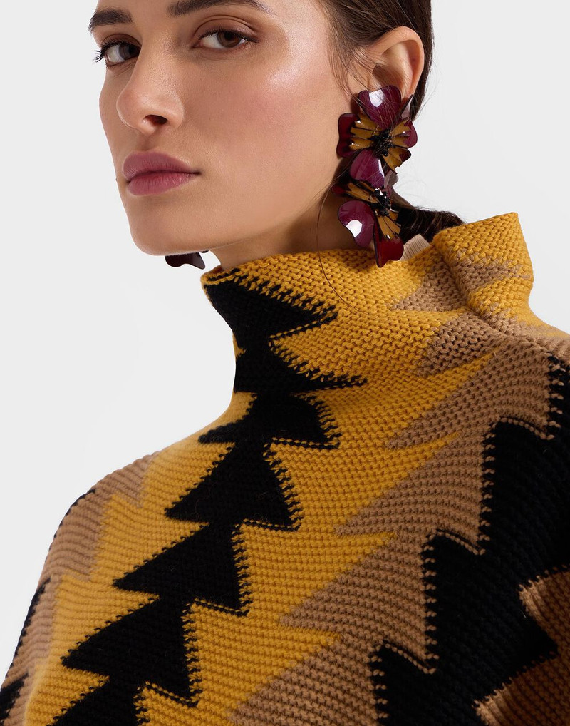 Trine Cape 8