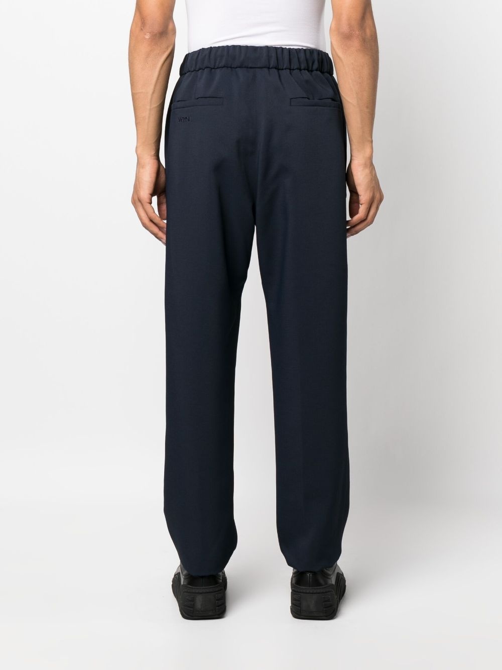 keyring-attachment tapered-leg trousers - 4