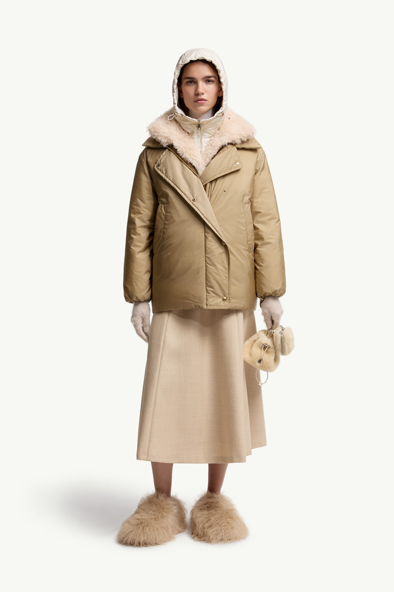 Moncler Voue 3-in-1 Short Down Jacket outlook