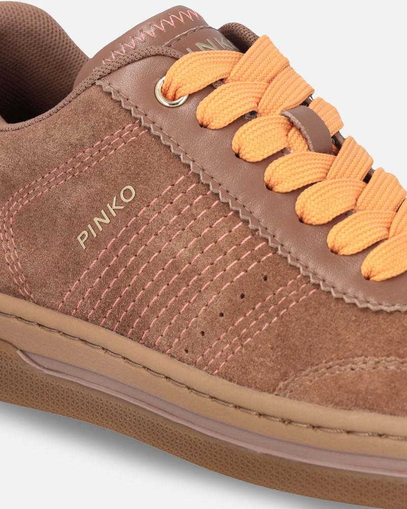 SNEAKERS WITH COLOURED LACES 4