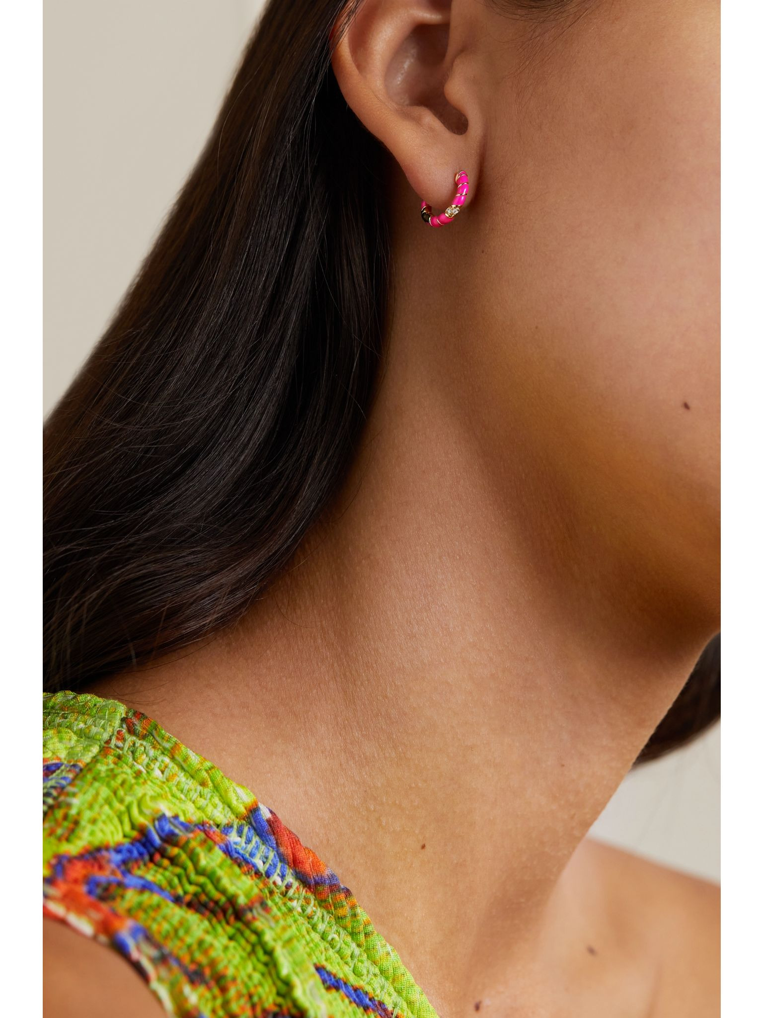 9-karat gold, enamel and diamond hoop earrings Pink - 2
