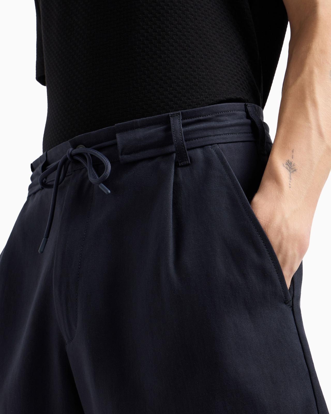 ASV PEACHSKIN LYOCELL BERMUDA SHORTS WITH DARTS AND DRAWSTRING - 5