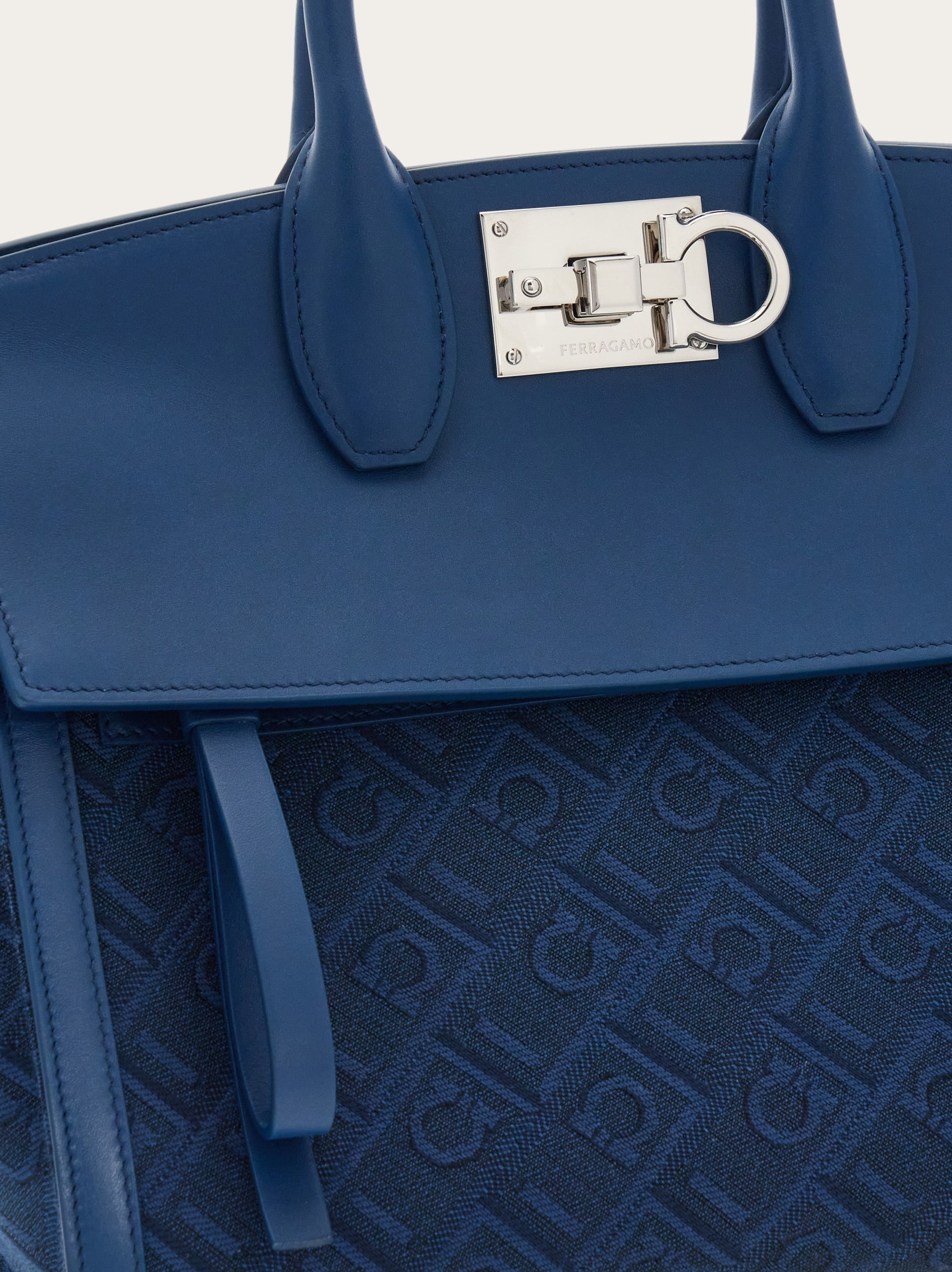 Ferragamo Studio Soft bag (S) - 8