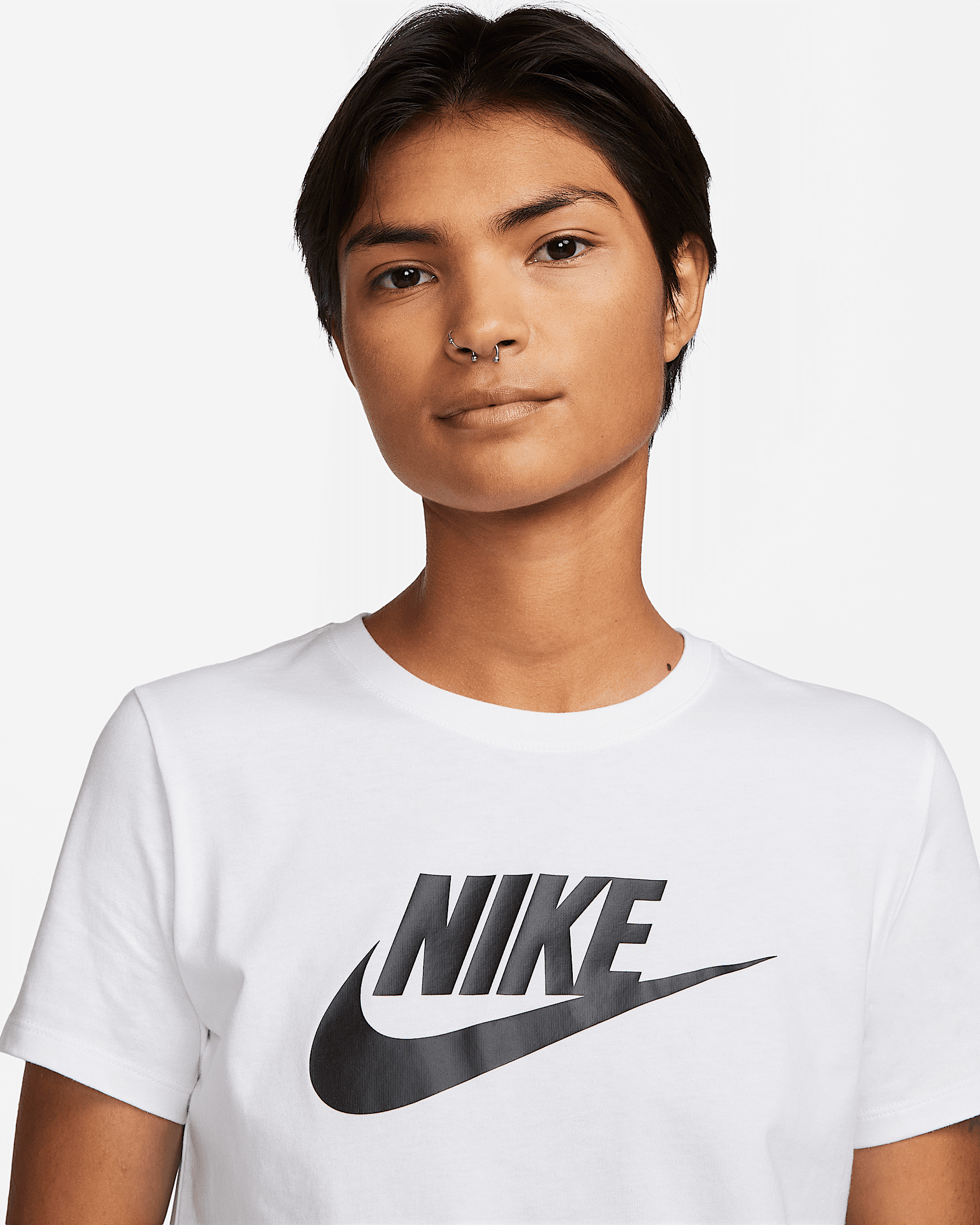 Nike Sportswear Essentials Women's Logo T-Shirt - 3