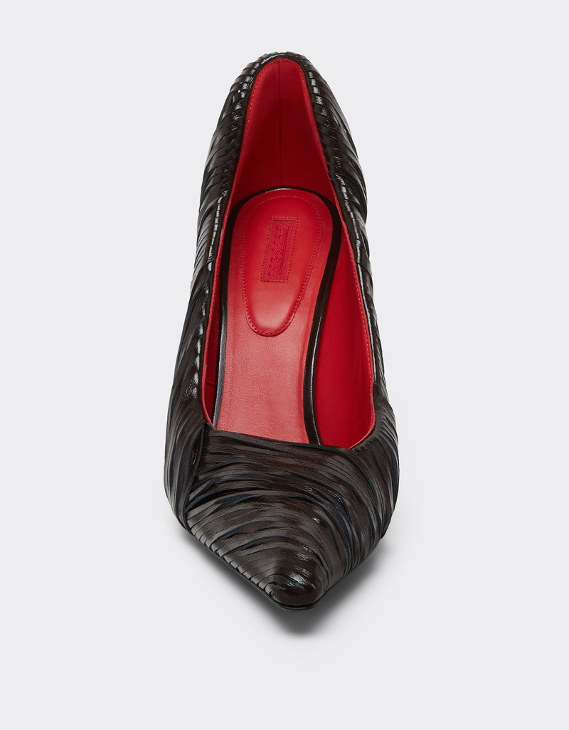 Wet-glossy leather pumps 4