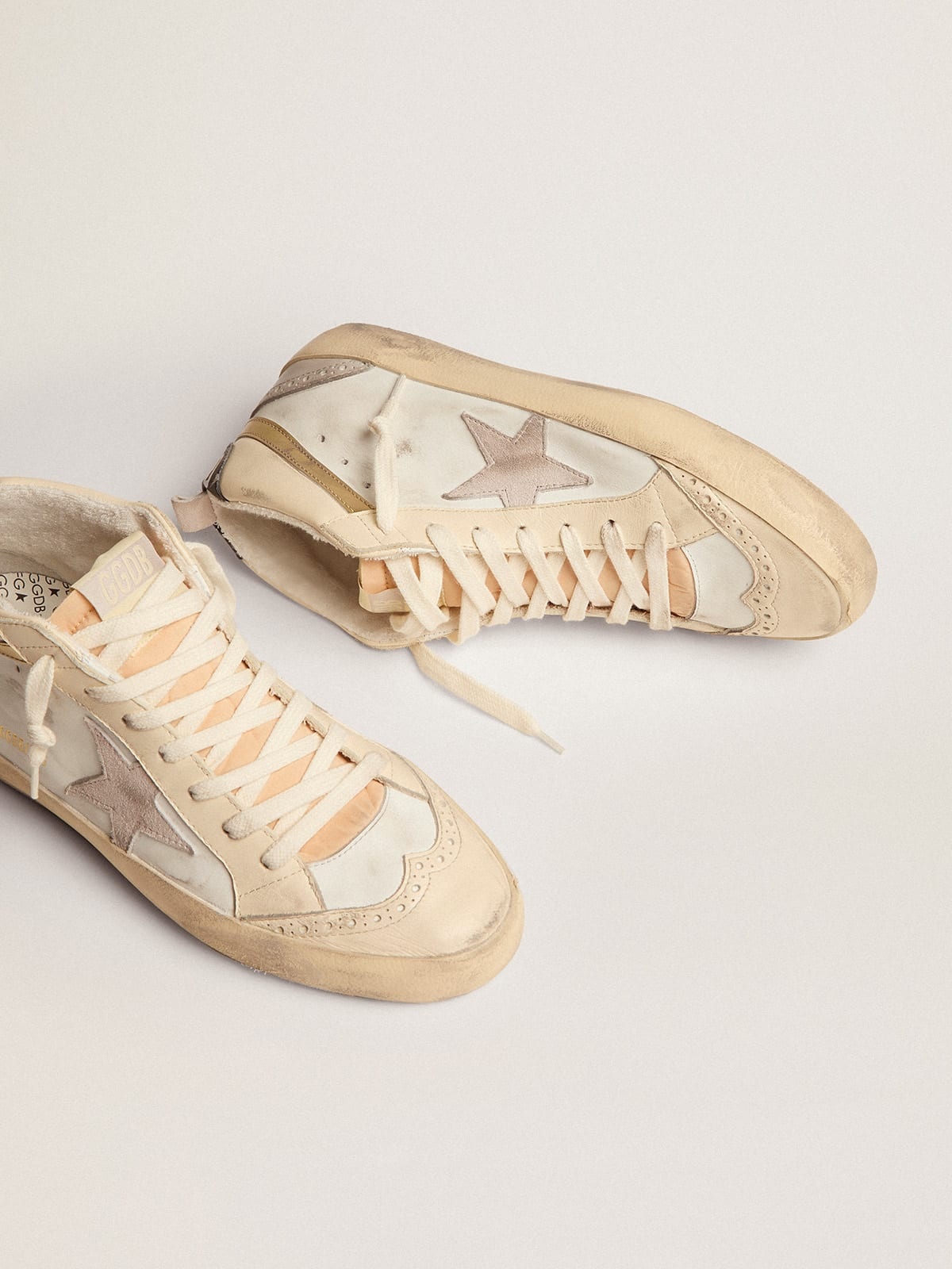 Mid Star sneakers with light gray suede star and chrome-effect gold leather flash - 2