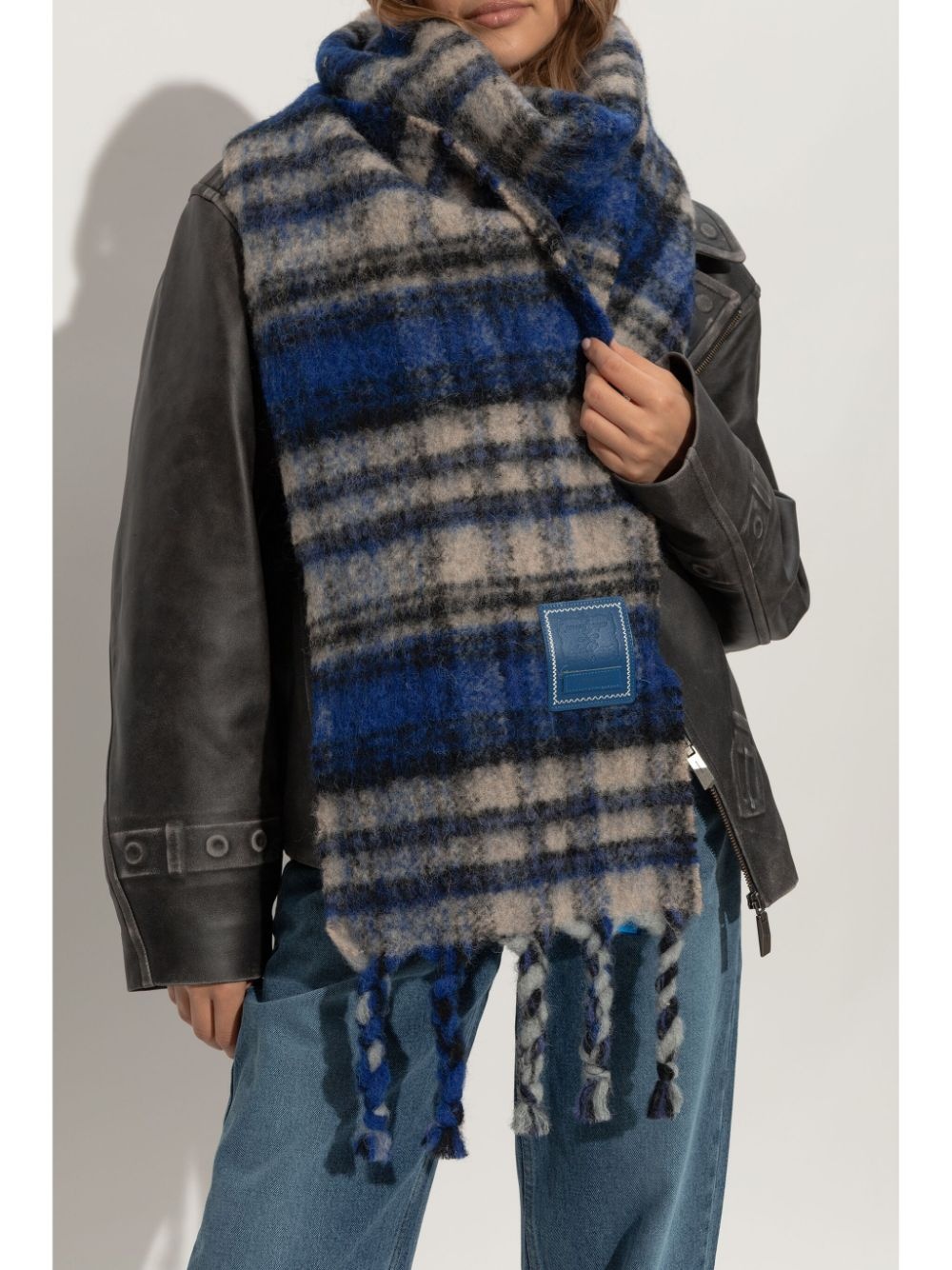 logo-patch check-pattern scarf - 2