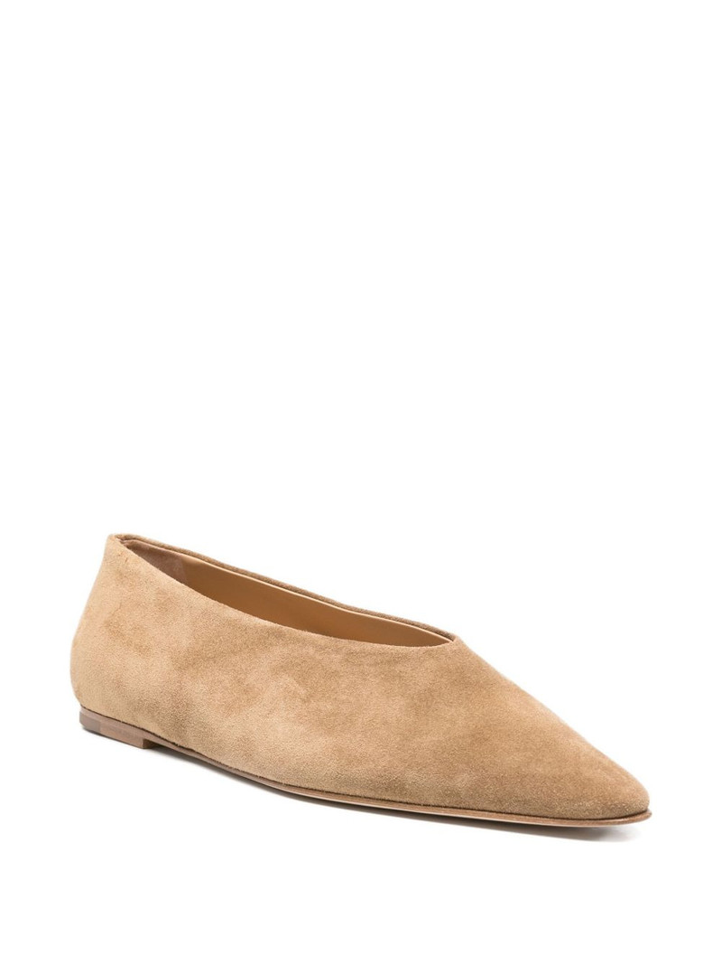 DEAR FRANCES Topo flat pumps outlook