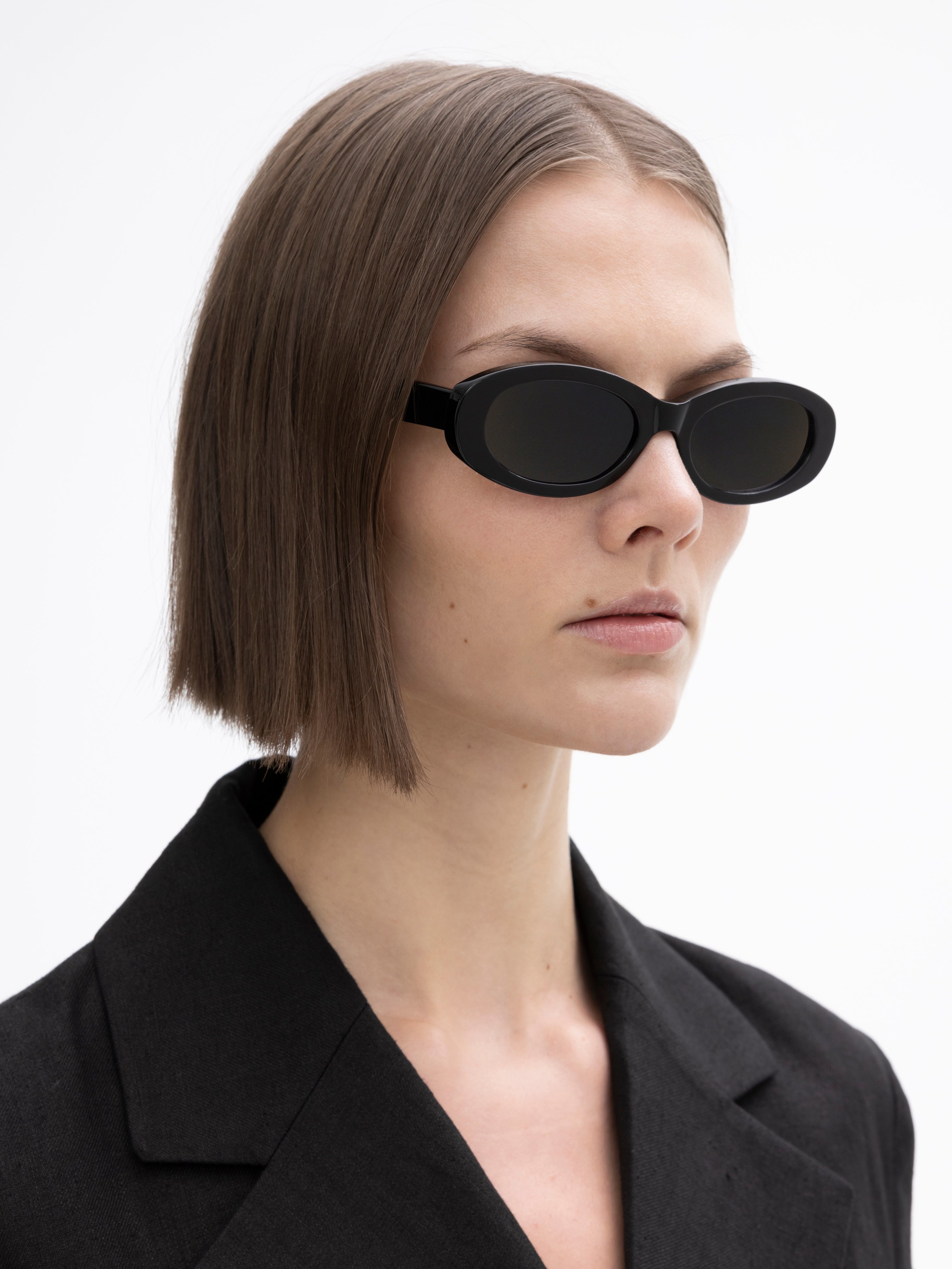 Wide oval sunglasses - 2