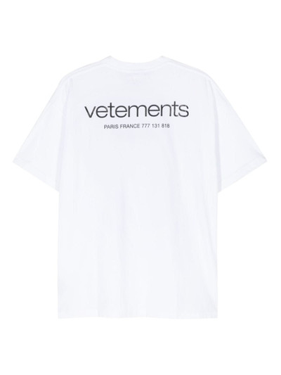 VETEMENTS embossed-logo cotton T-shirt outlook