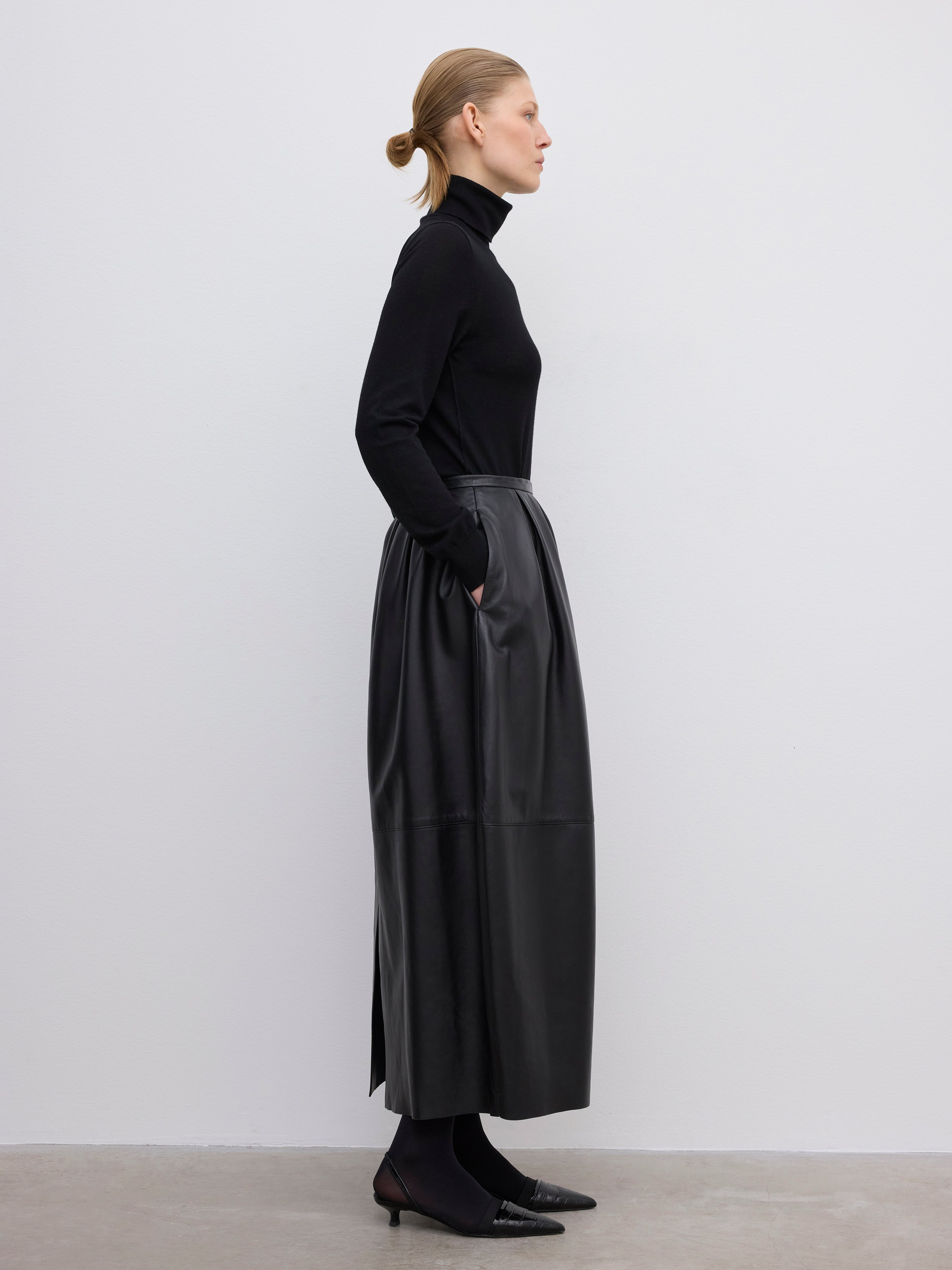 Curved Leather Skirt - 4