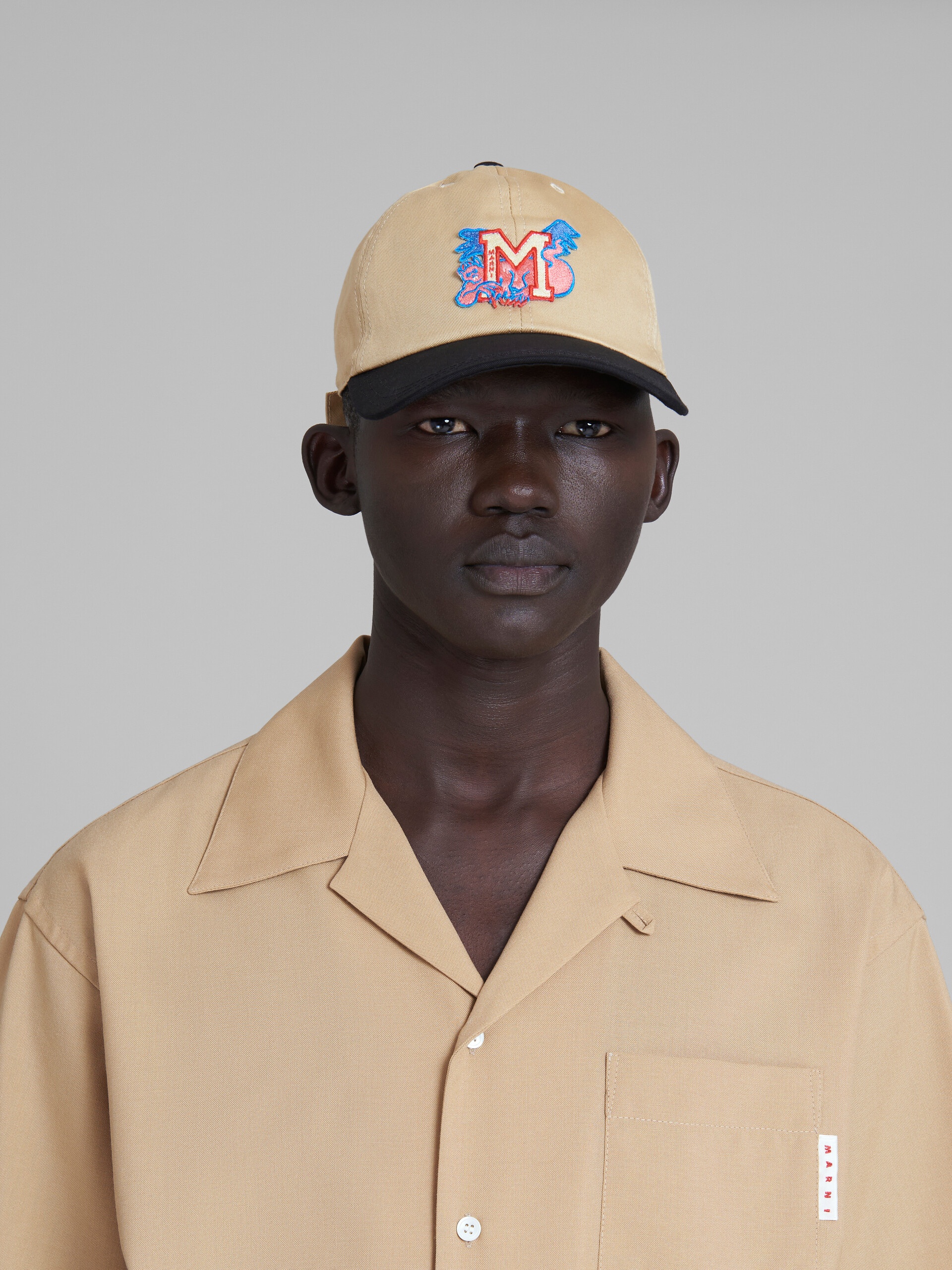 BASEBALL HAT WITH M PATCH IN TWO-TONE COTTON - 2