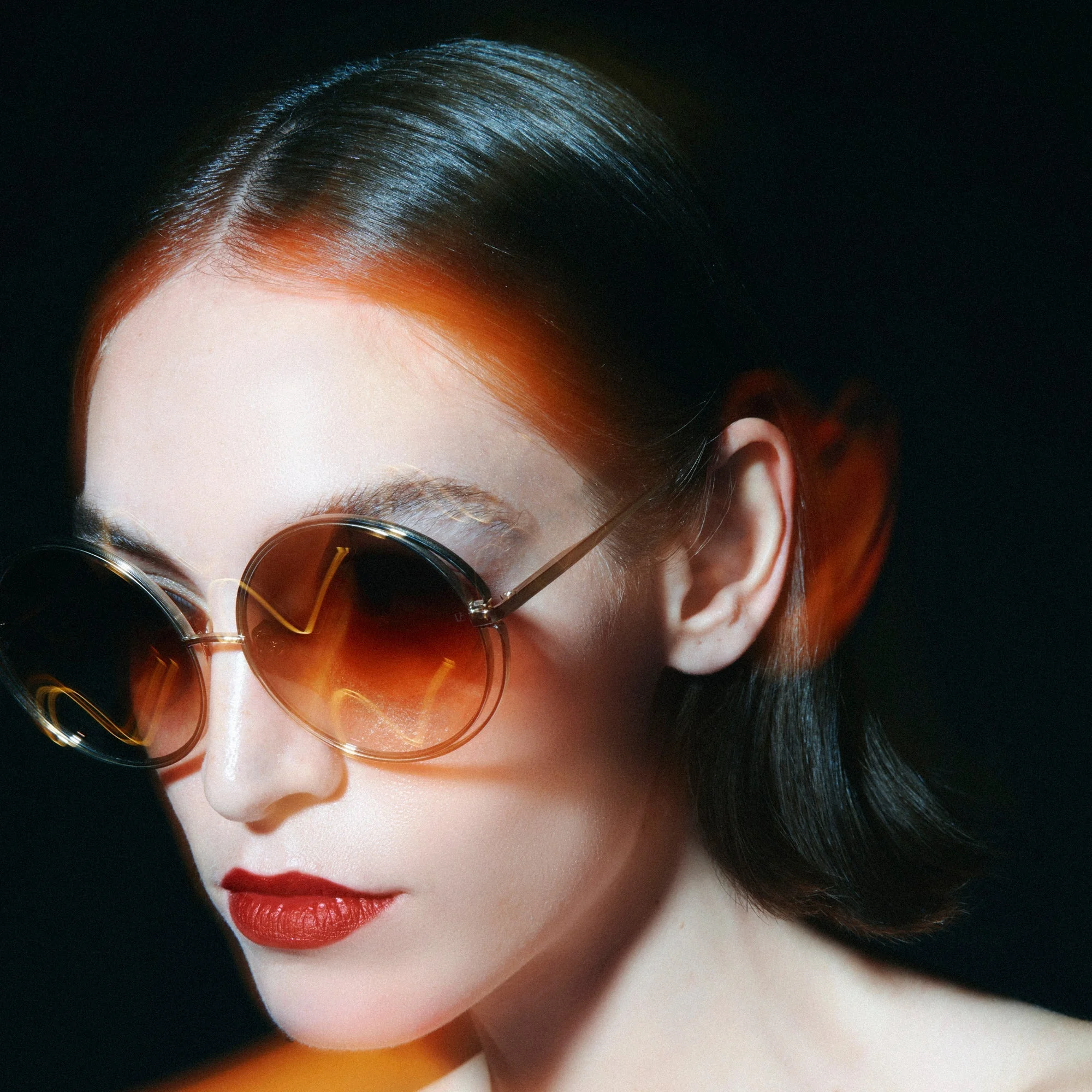 LINDA FARROW Selene Round Sunglasses in Gradient Mocha 