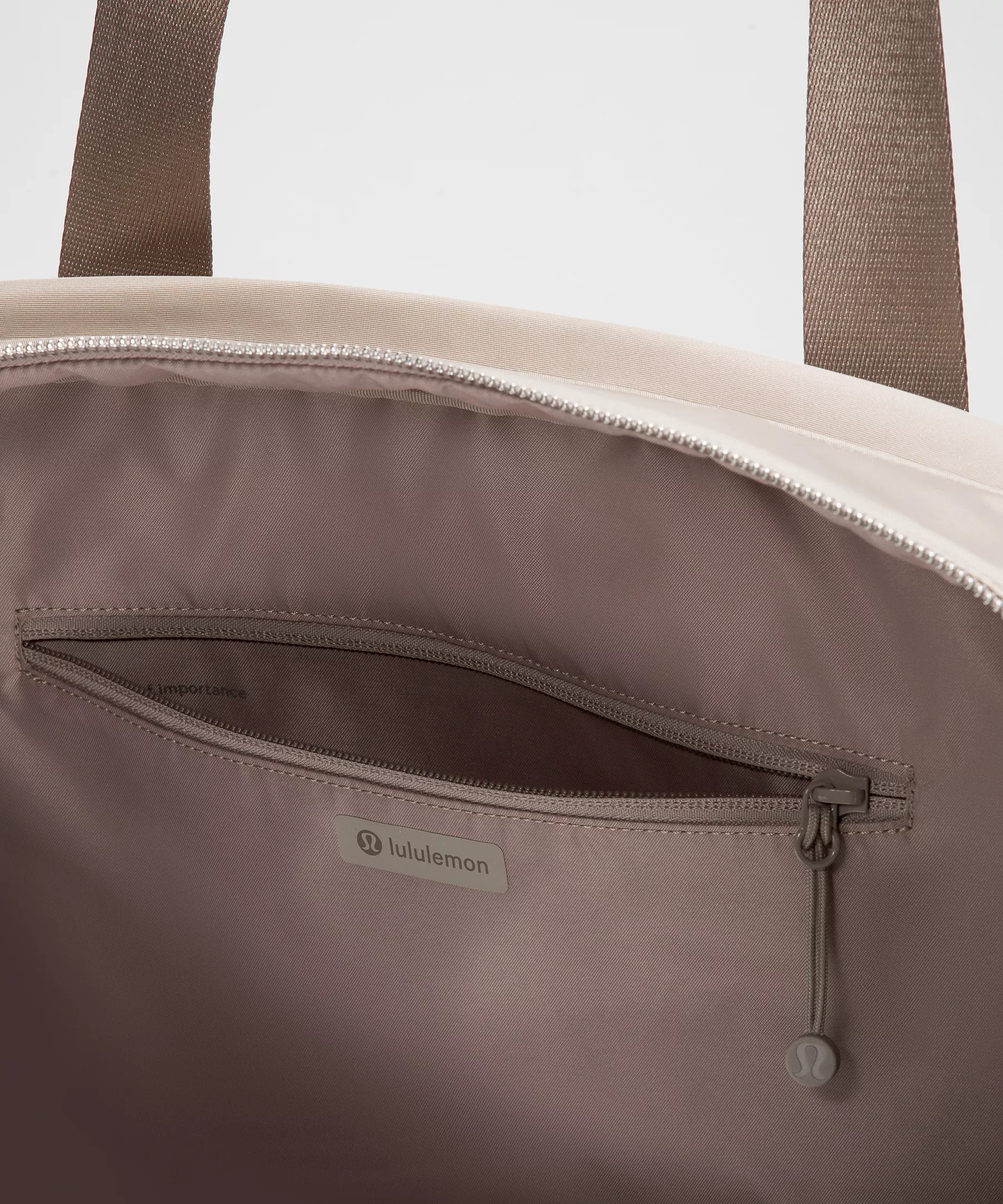 City Essentials Duffle Bag 28L - 4