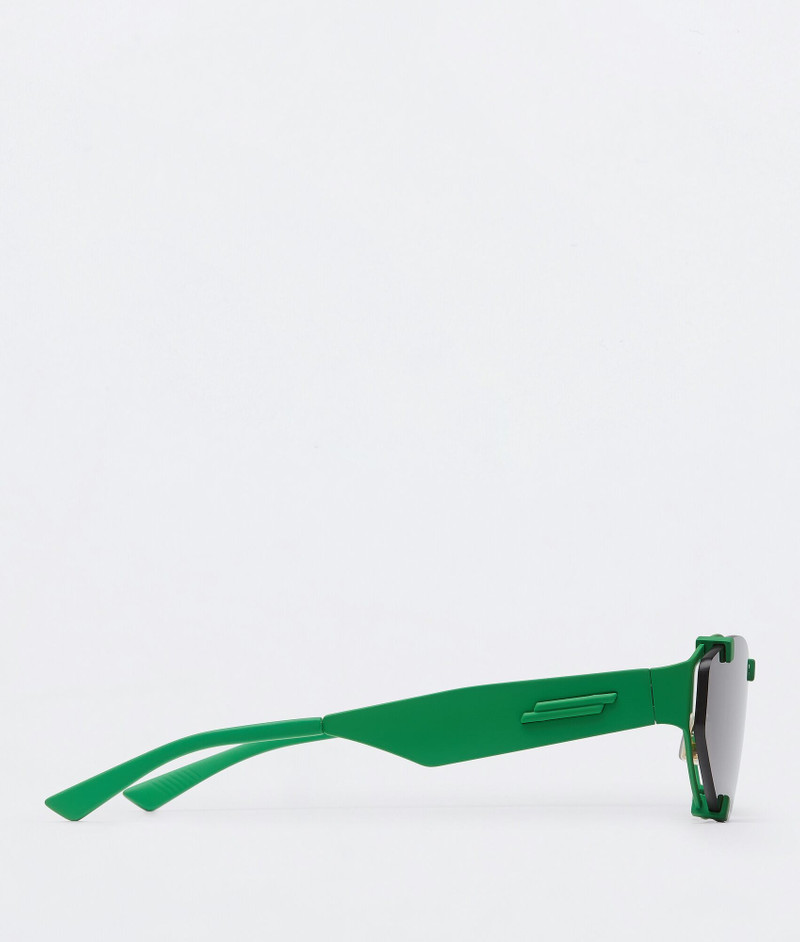 Bottega Veneta grip outlook