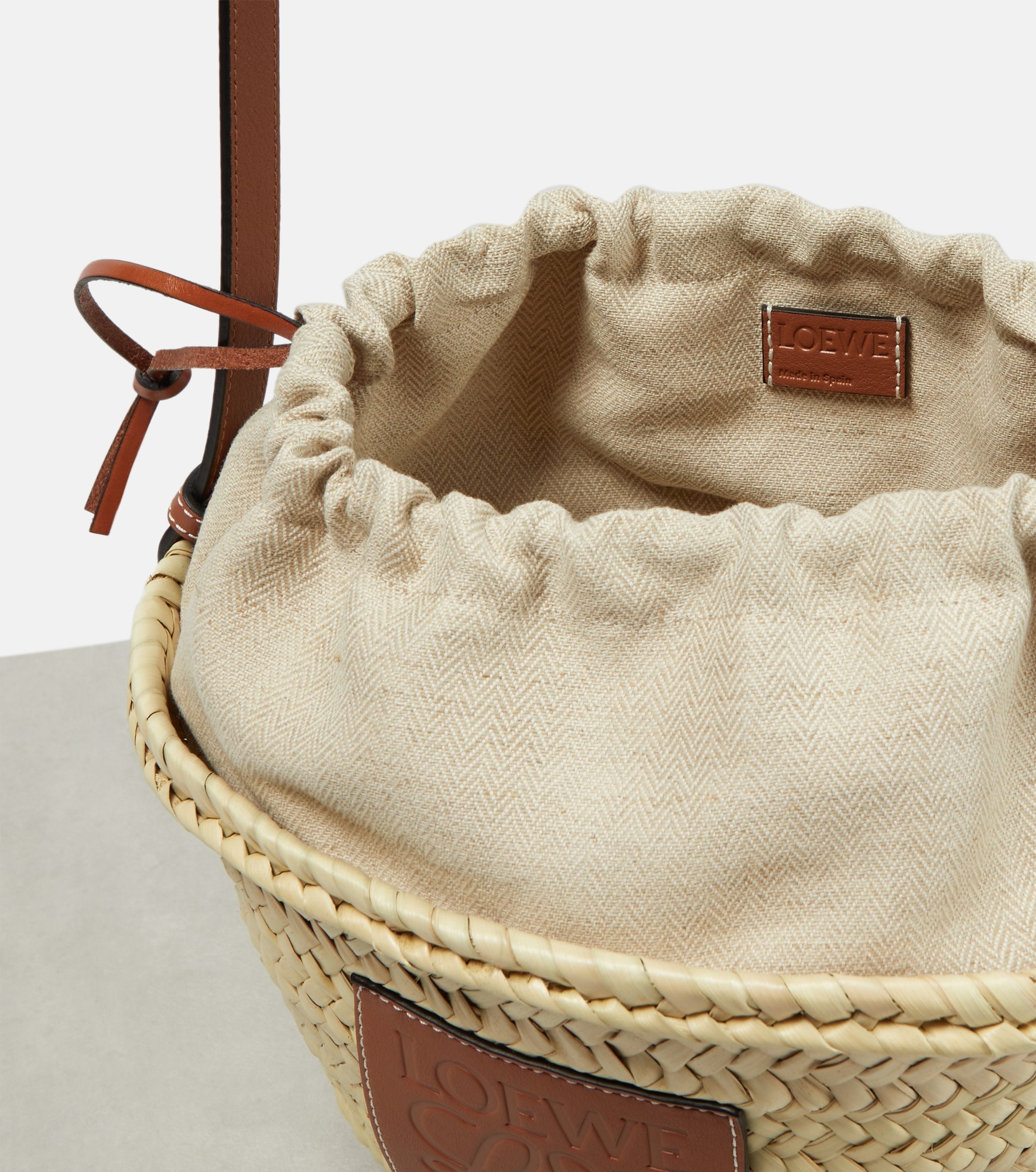 Paula's Ibiza Anagram woven shoulder bag - 3