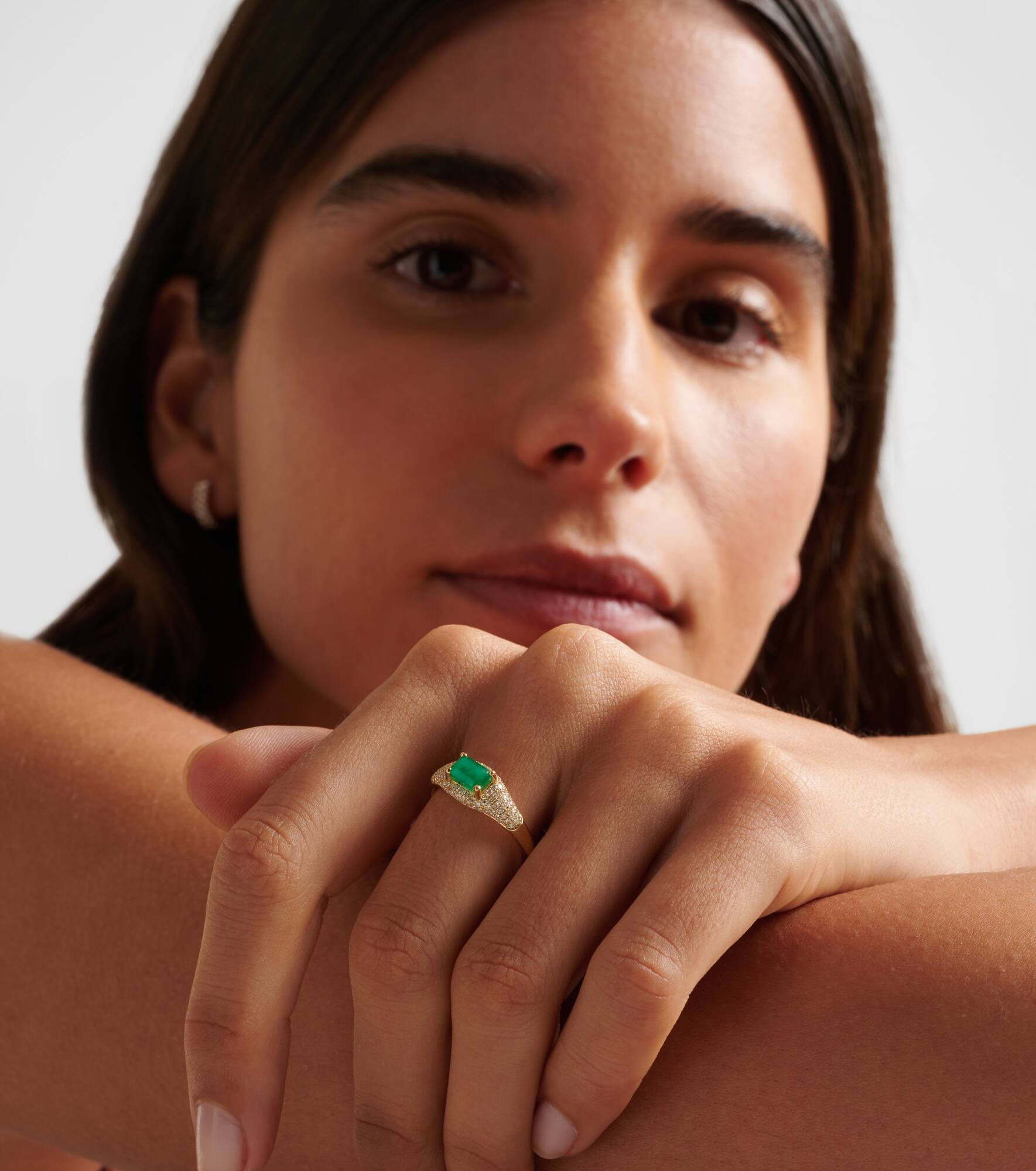 14kt gold ring with emerald and diamonds - 3
