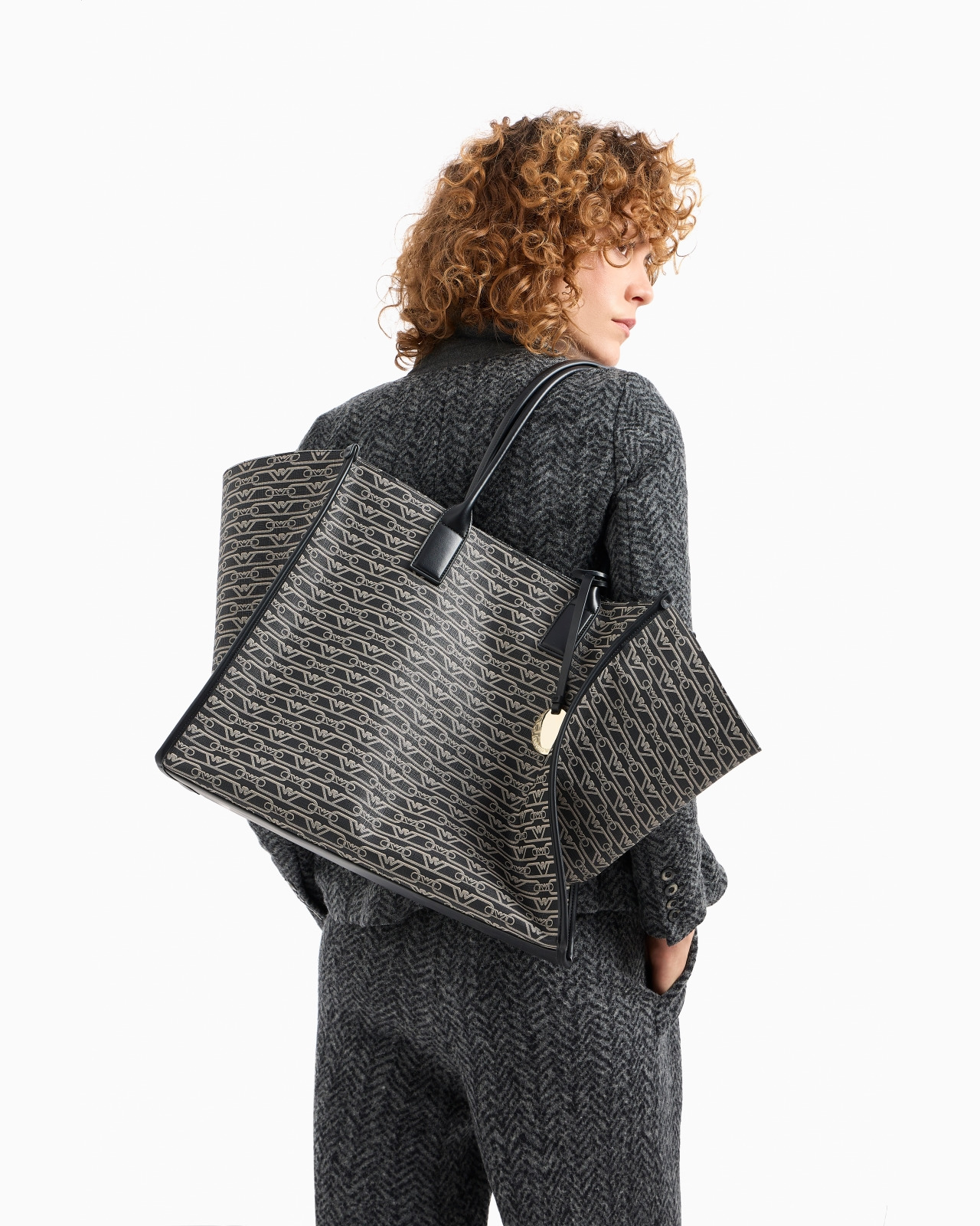 Trousers with pleats, in a wool-blend chevron-motif jacquard - 6