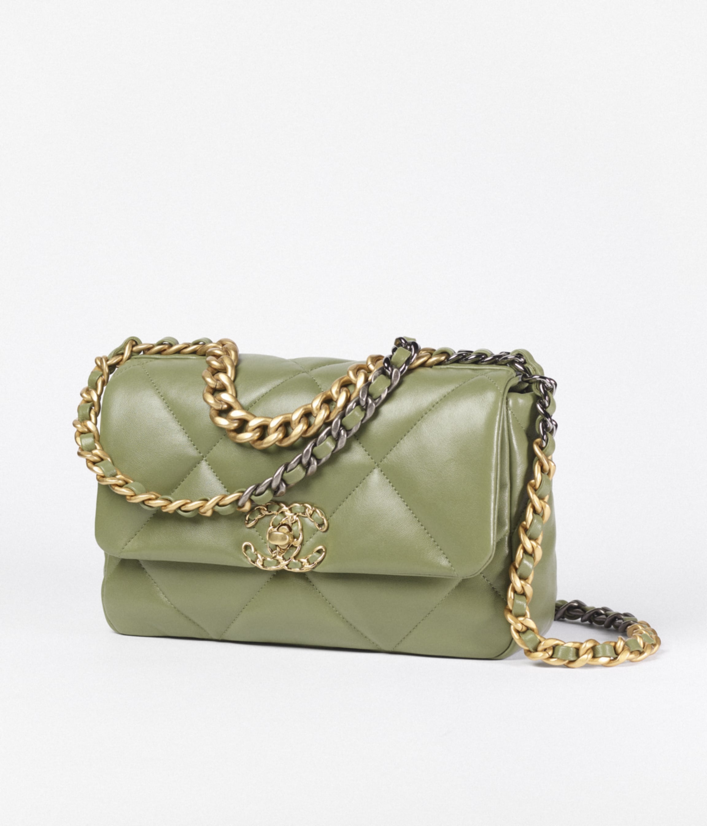CHANEL 19 Handbag - 1
