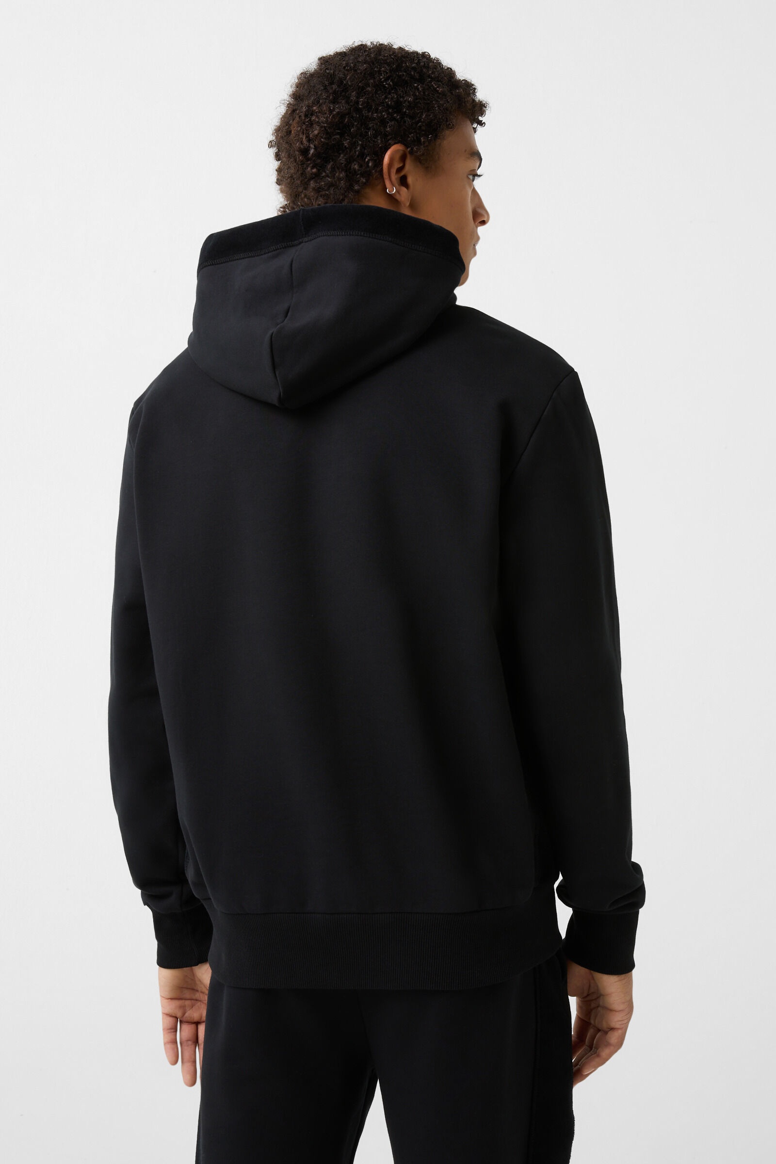 Delvin Hoodie in Black - 3