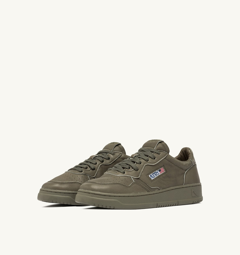 AUTRY MEDALIST LOW SNEAKERS IN COVERT GREEN NAPA LEATHER outlook