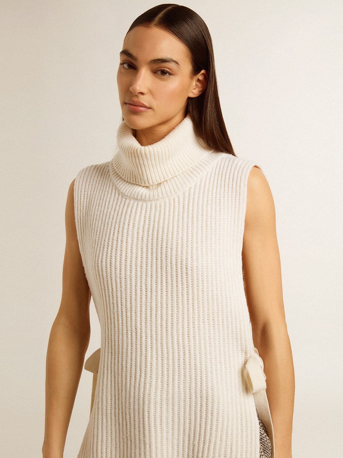 Unisex white high-neck sleeveless sweater in ribbed wool - 5