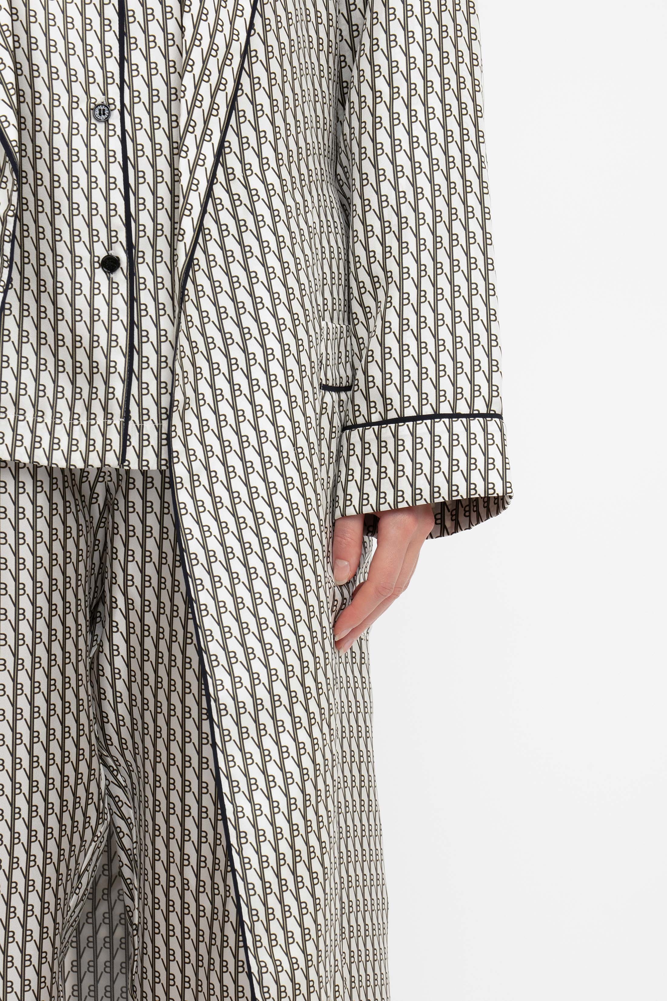 Pyjama Robe In VB House Monogram Jacquard - 10
