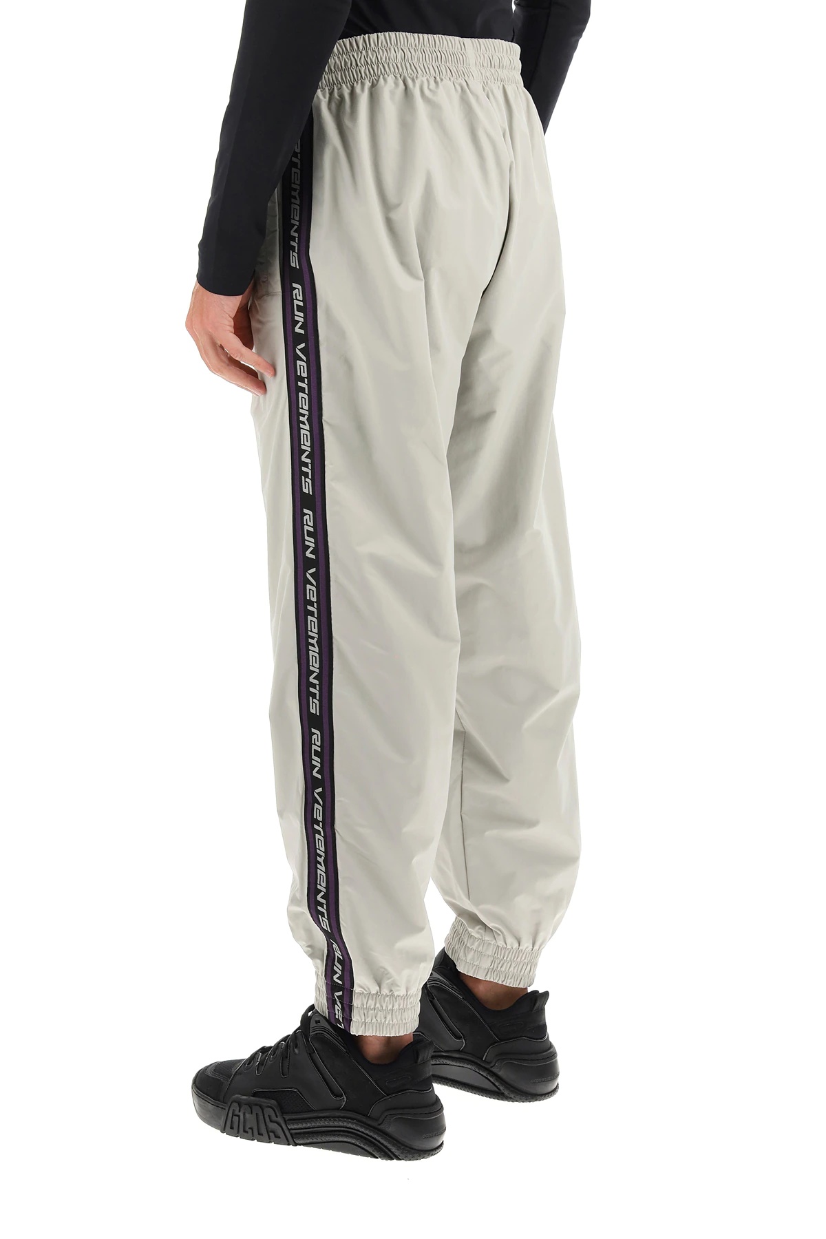 LOGO TAPE TRACKPANTS - 4