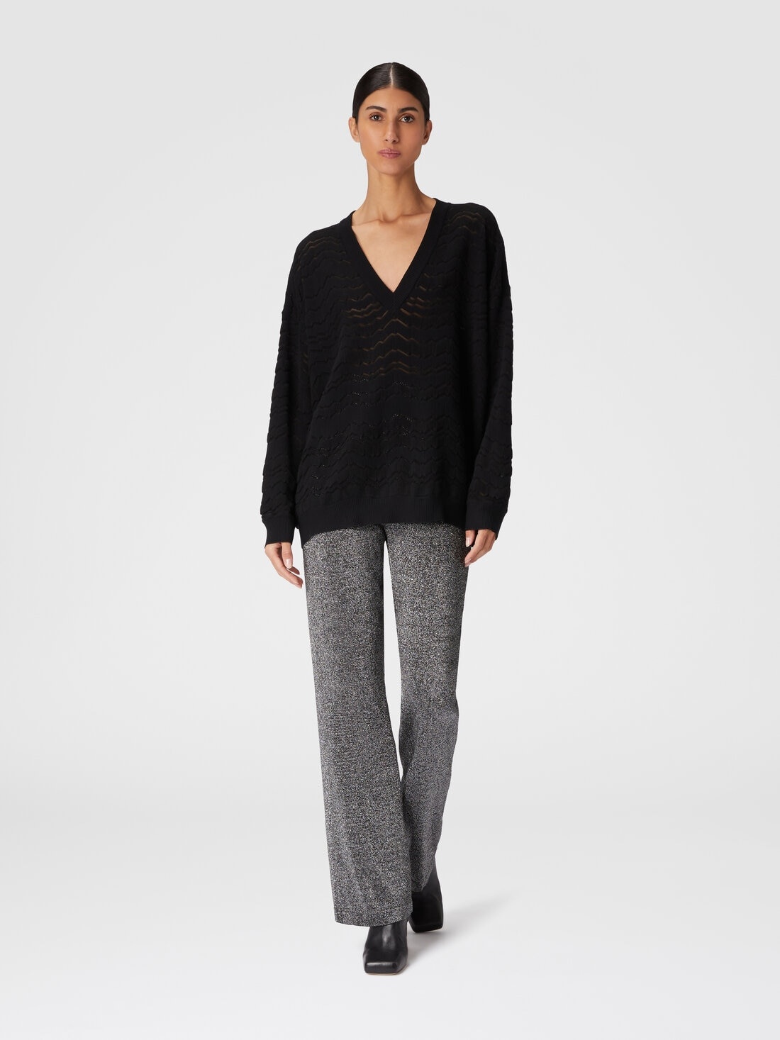 Pullover with V-neckline and tone-on-tone zigzag - 2