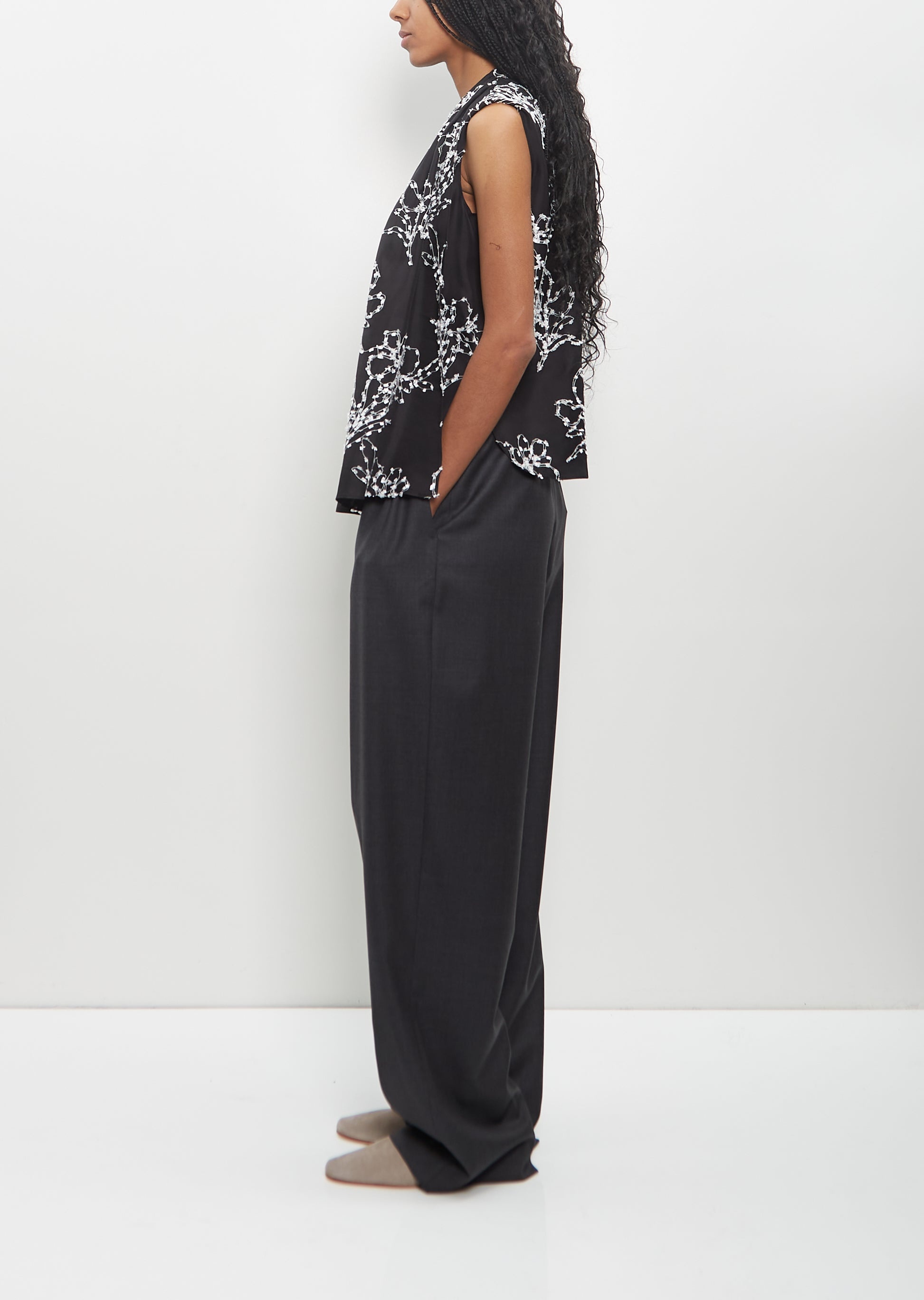 Silk Asel V-Neck Sleeveless Top - 2