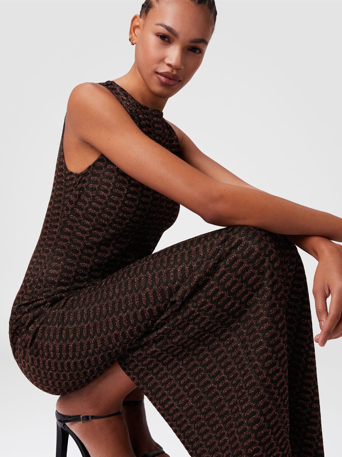Long sleeveless dress in lamé viscose with lace motif - 4