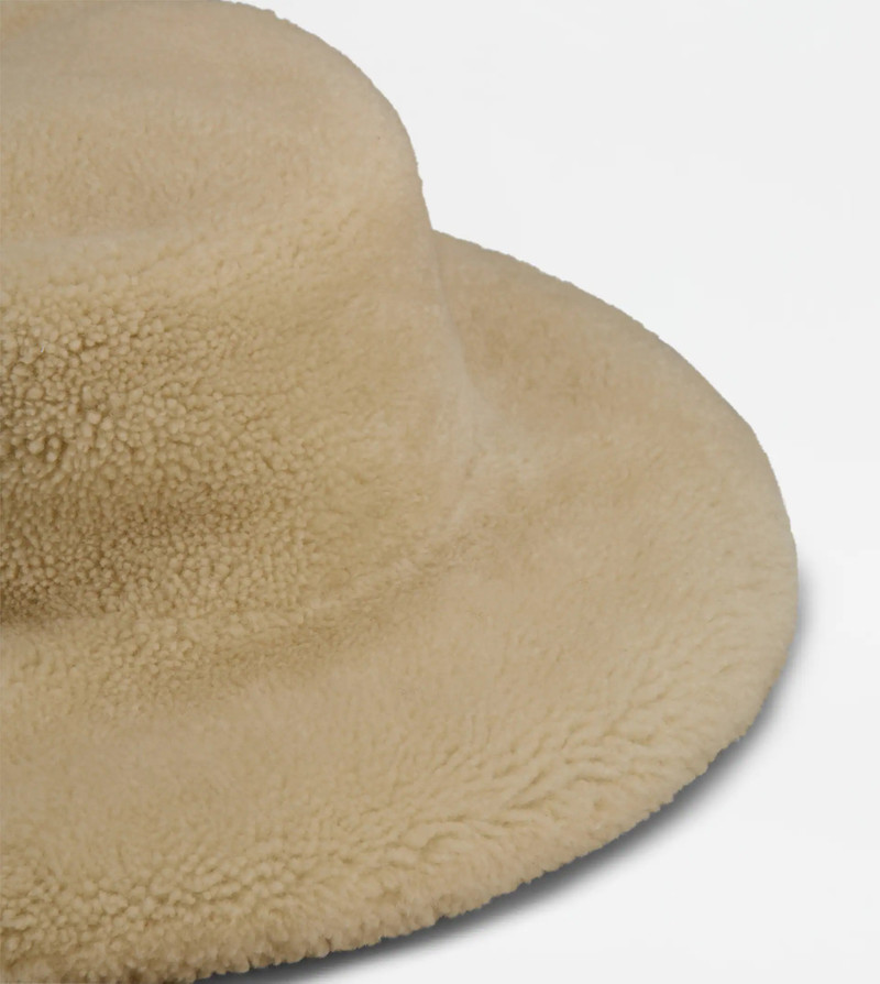 Tod's SHEEPSKIN HAT - WHITE outlook