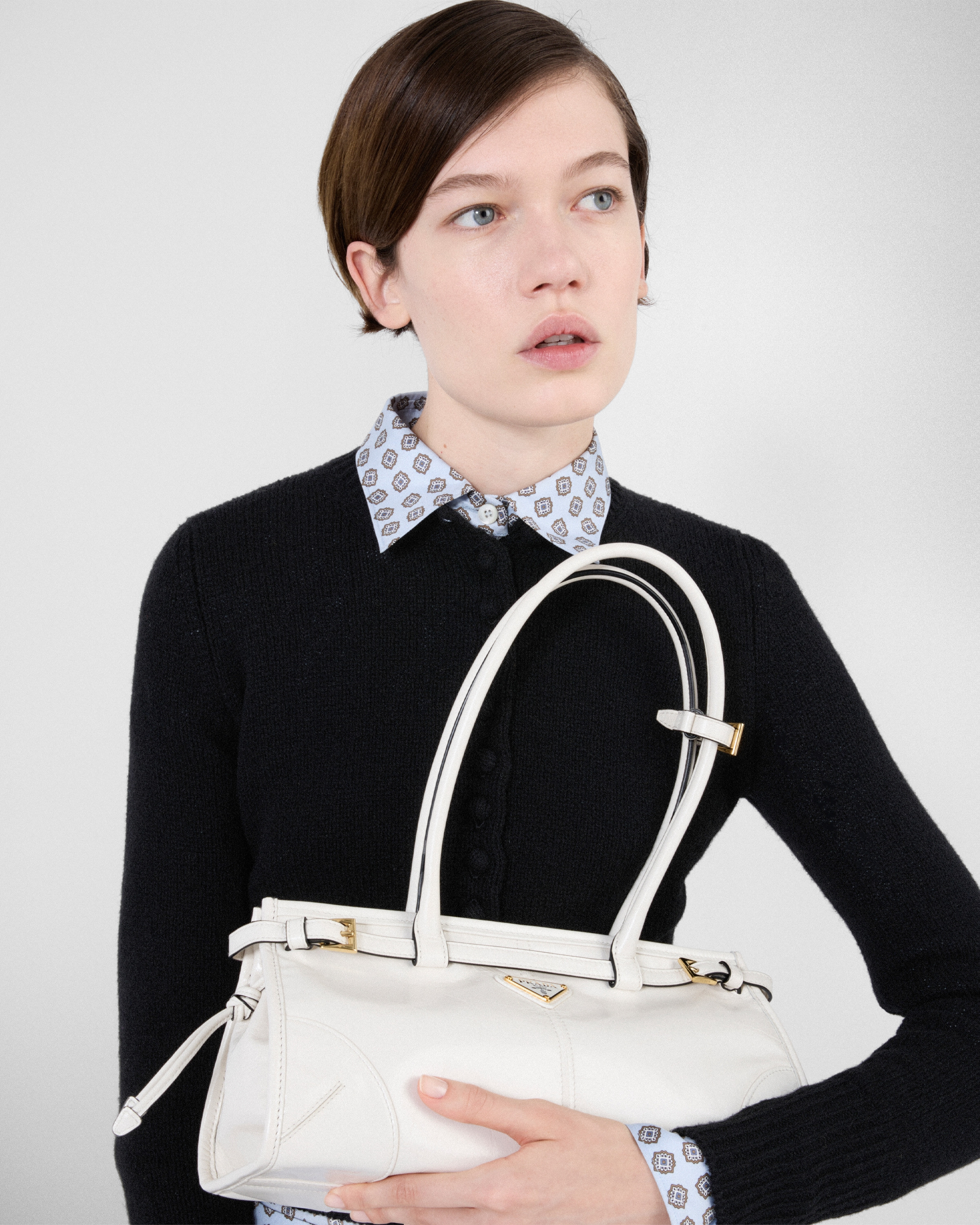 Medium leather handbag - 2