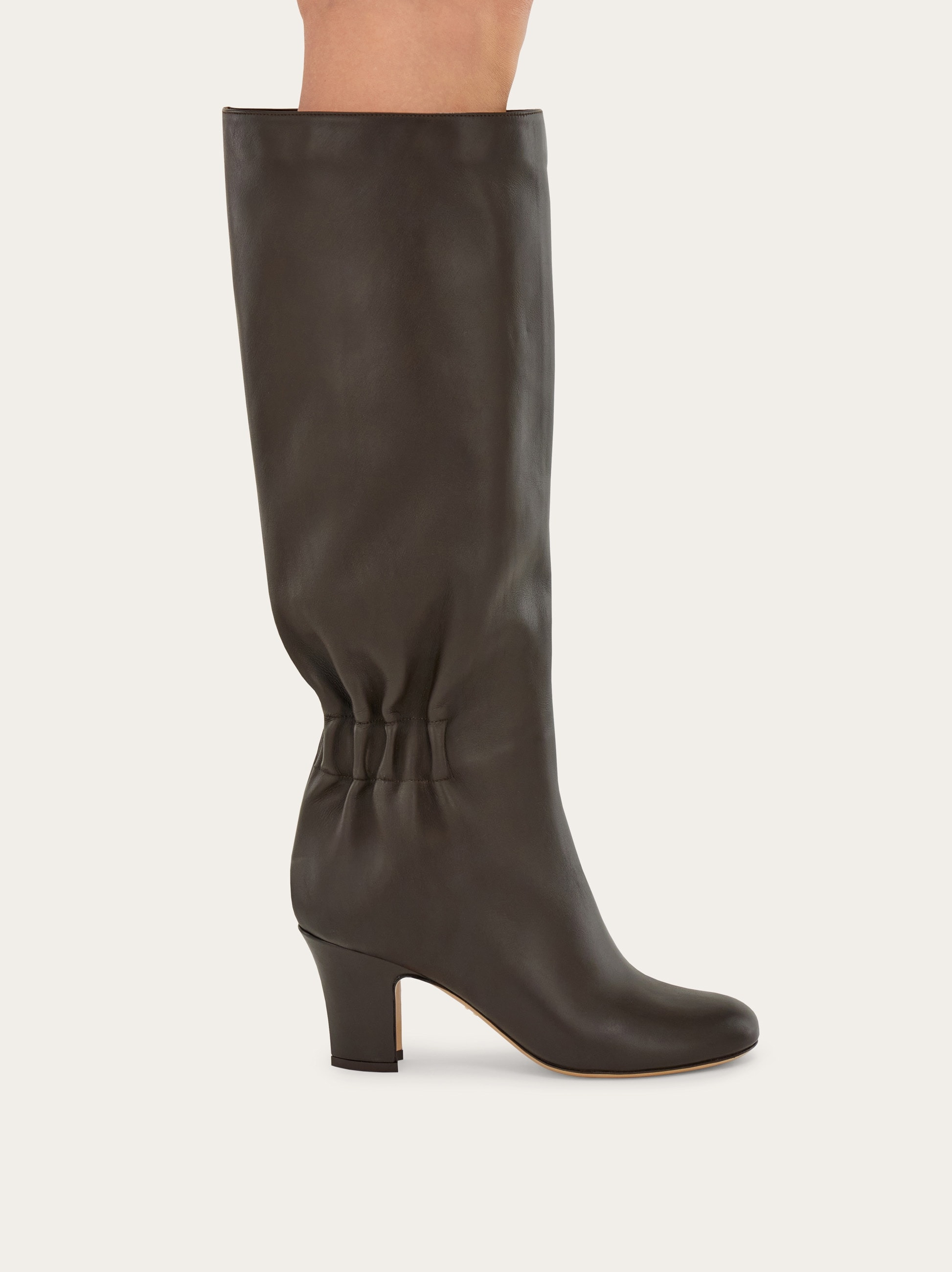 Knee boot with ruched detail - 4